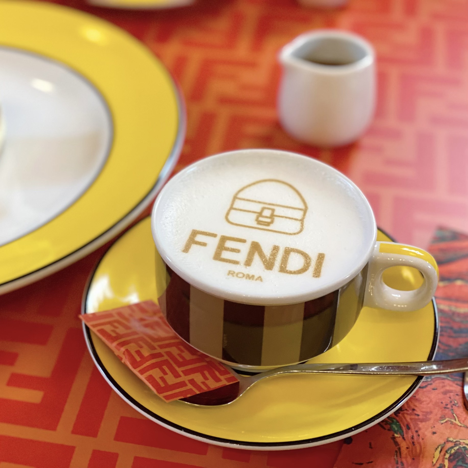 【美品】FENDI コーヒーモチーフ