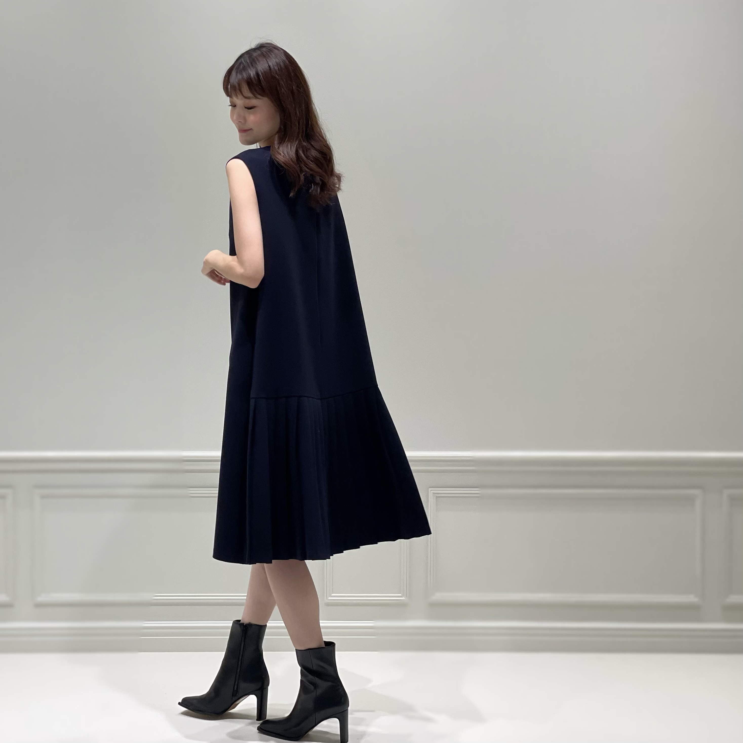 1枚で華やか！思わず後ろ姿を見せたくなる”バックプリーツワンピ