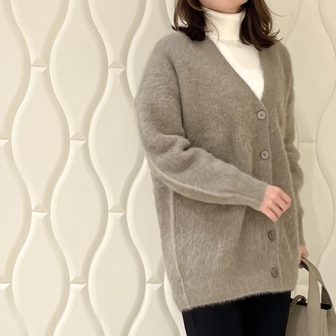 休日にさっと羽織って出掛けたい！小柄でも着こなせるファーニット