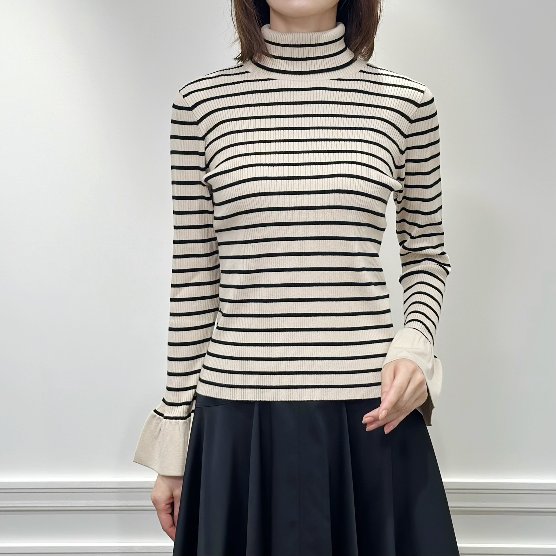 新作入荷情報〈フリルカフスボーダーリブタートルネックニット