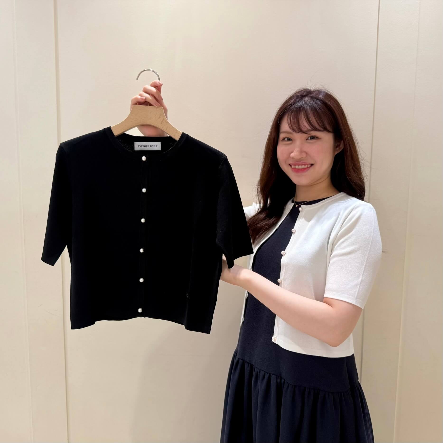 AVENIRETOILE　パールボタン半袖ニットカーディガン 今週末の要CHECKアイテム！/ パールボタン半袖ニット