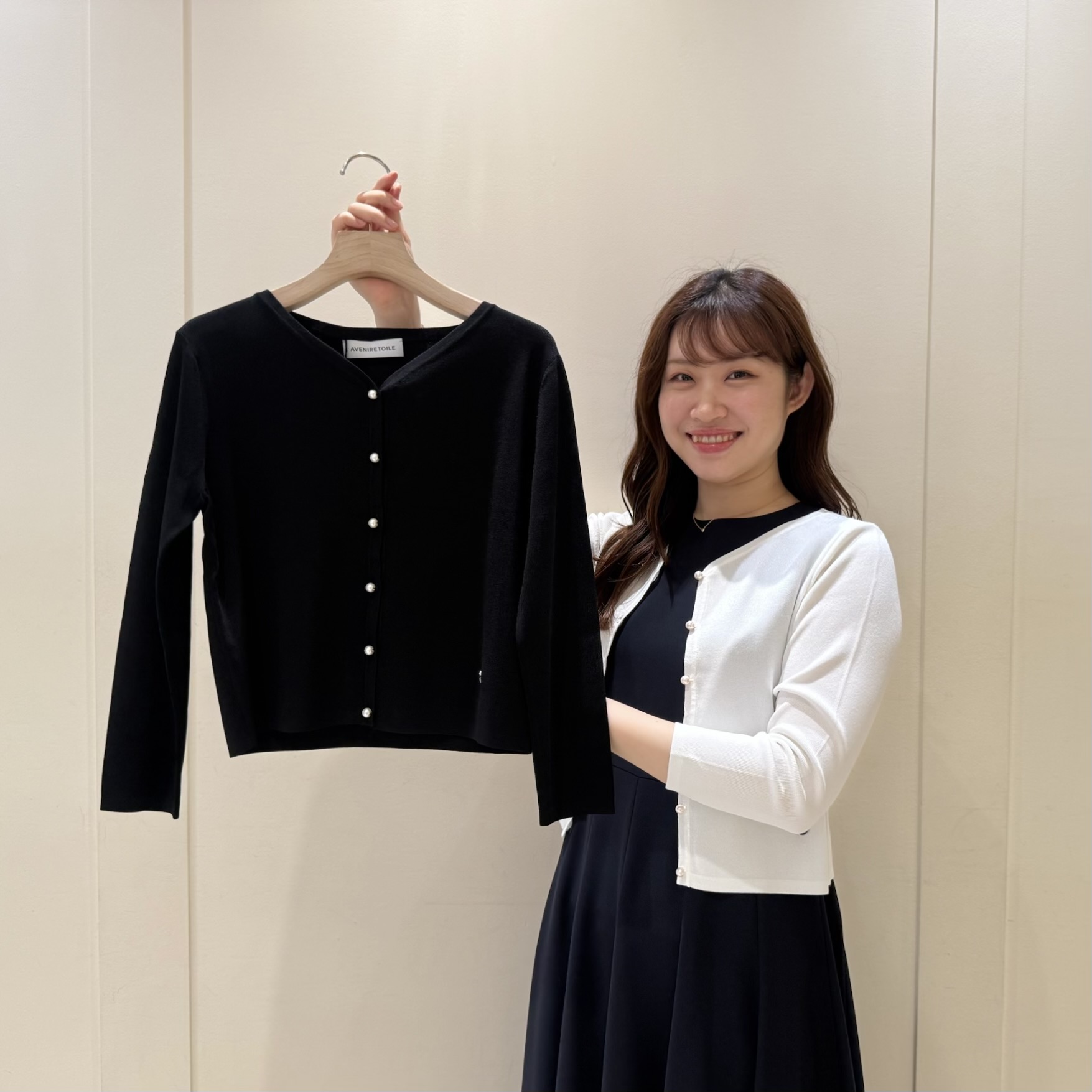 SALE】今週末の要CHECKアイテム！/ パールボタンVネックニット