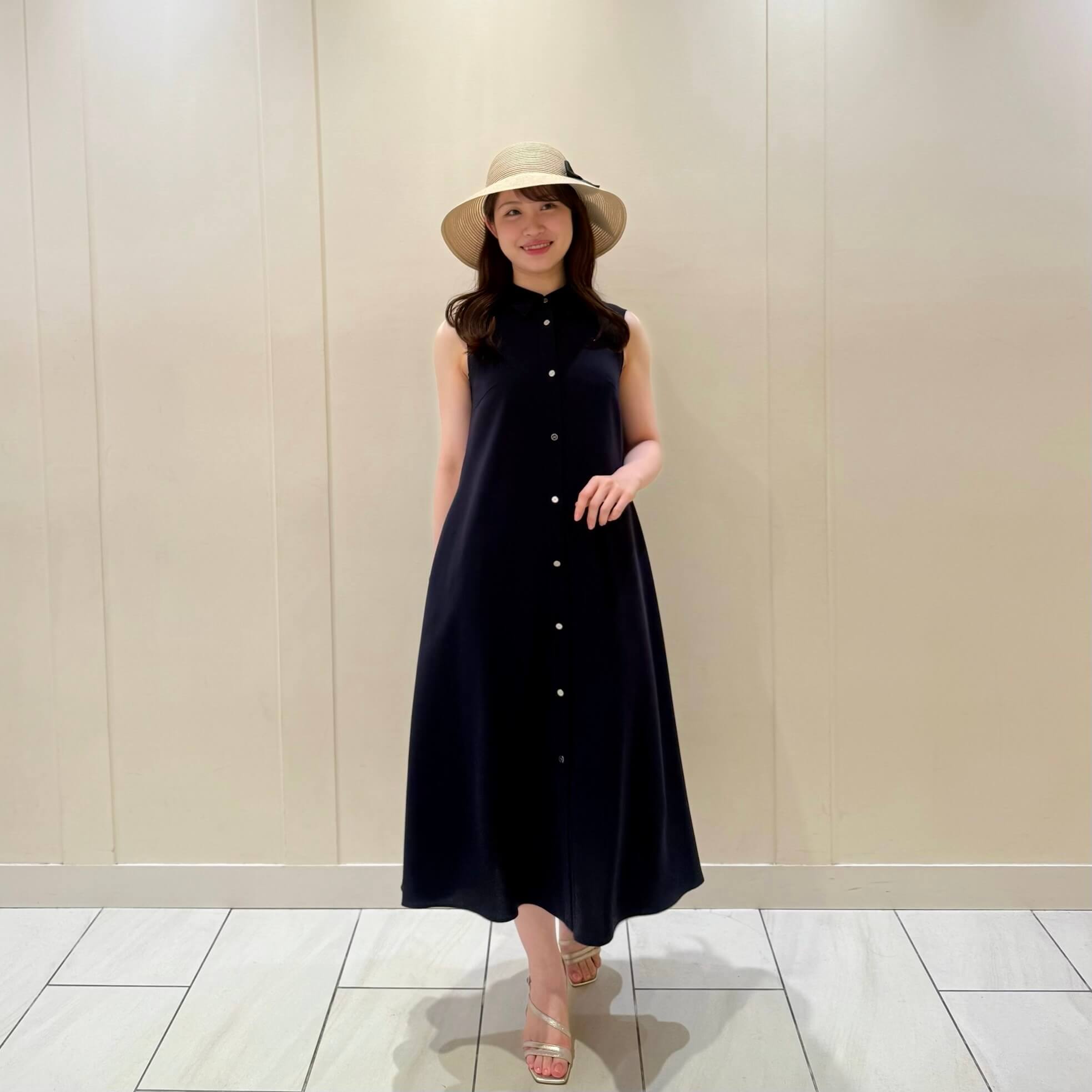 きちんと感と女性らしさを両立♡洗練ネイビーワンピースで魅せる夏の