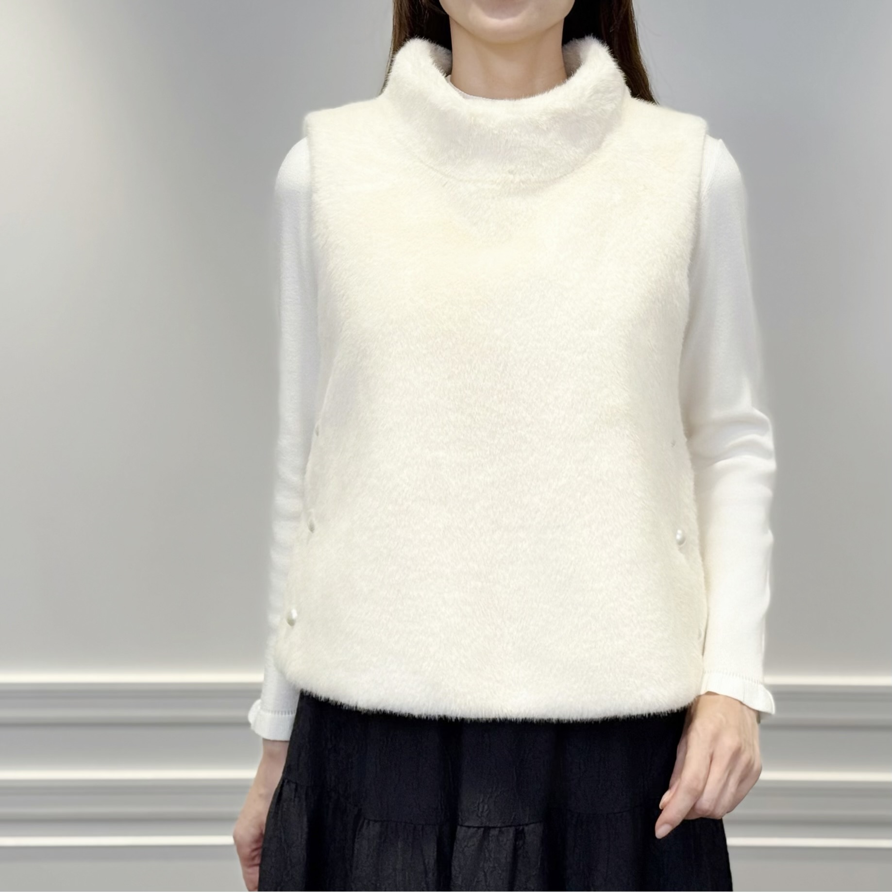 新作入荷情報〈サイドパールエコファーハイネックジレ〉 | m-i-d