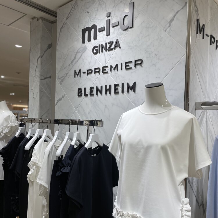 BLENHEIM パールボタン半袖ニットカーディガン 新作の“パールボタン半袖ニットカーディガン”を店頭よりひと足先にご