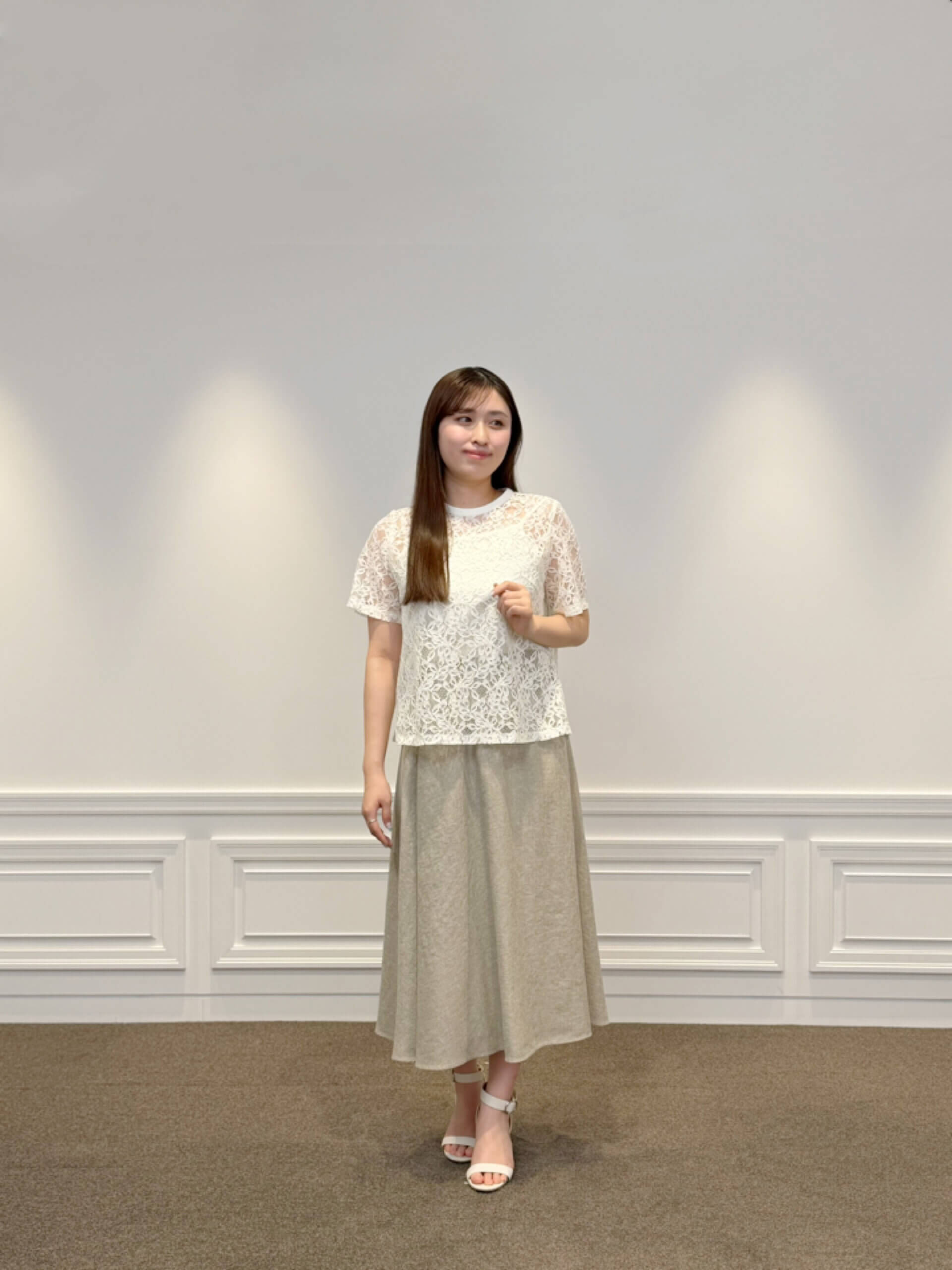 初夏の大人フェミニン♡白レース×リネンライクスカートで涼しげ