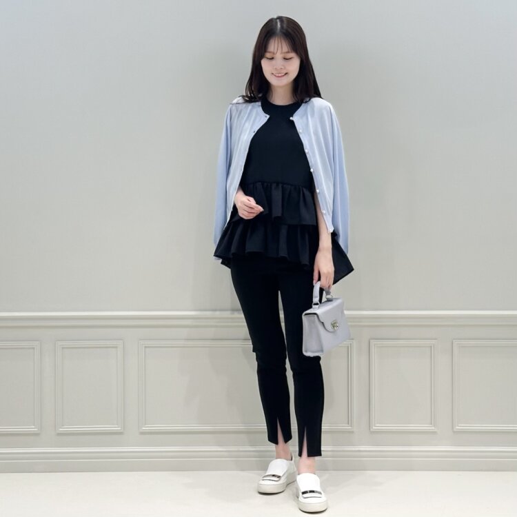 FEW ITEMS / 大人の気品溢れる♡“バイカラーパールボタンニット