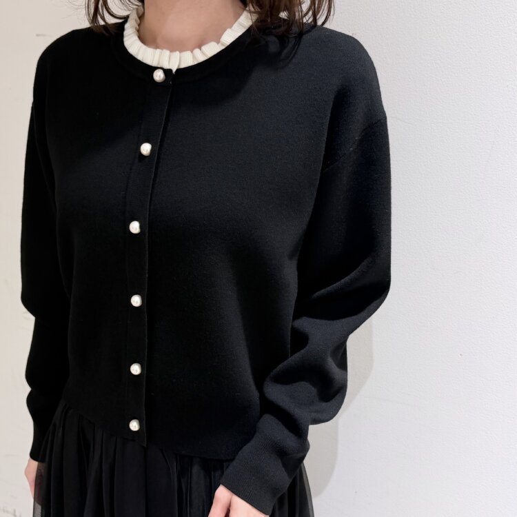 FEW ITEMS / フェミニンな美シルエットに目が離せない♡“パールボタン