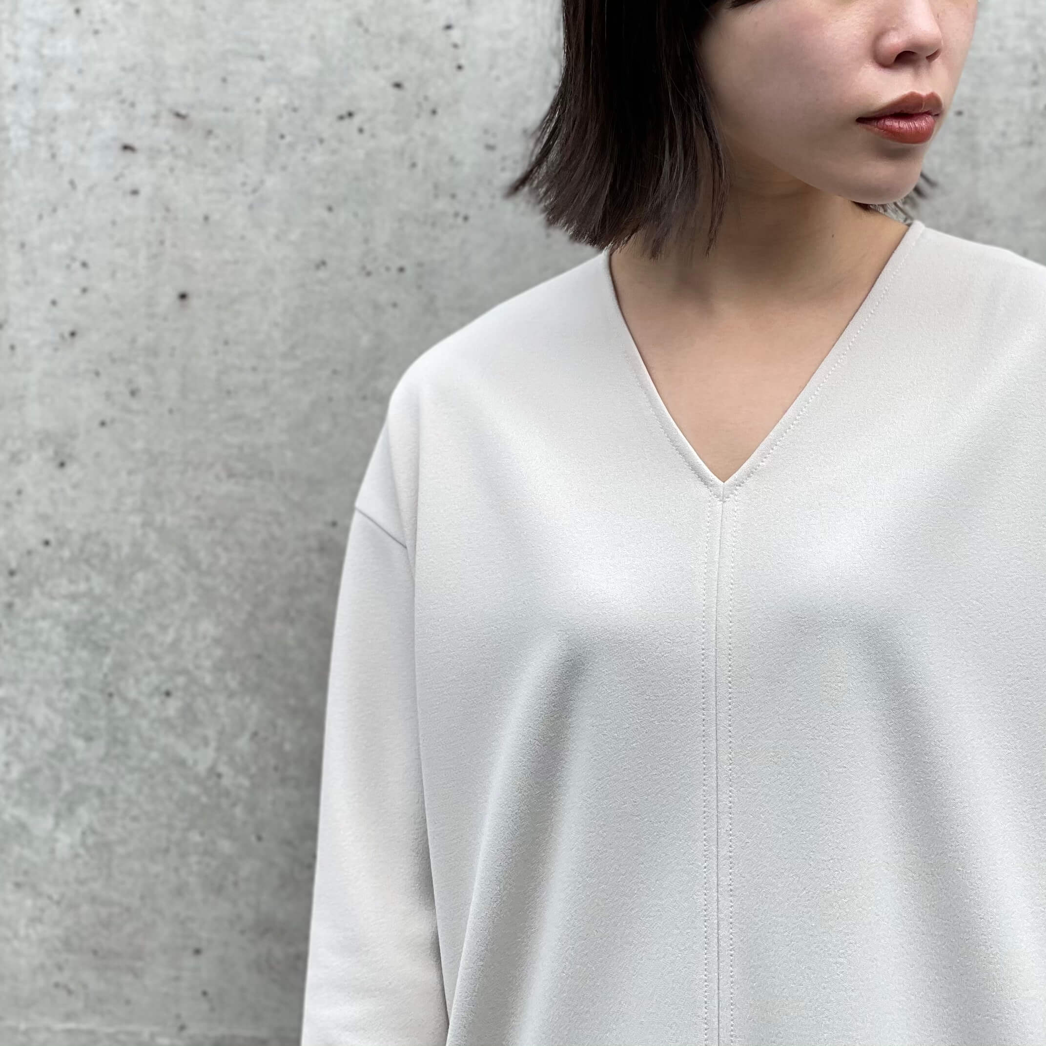 新作入荷情報】ニットジョーゼットVネックステッチワンピース | m-i-d