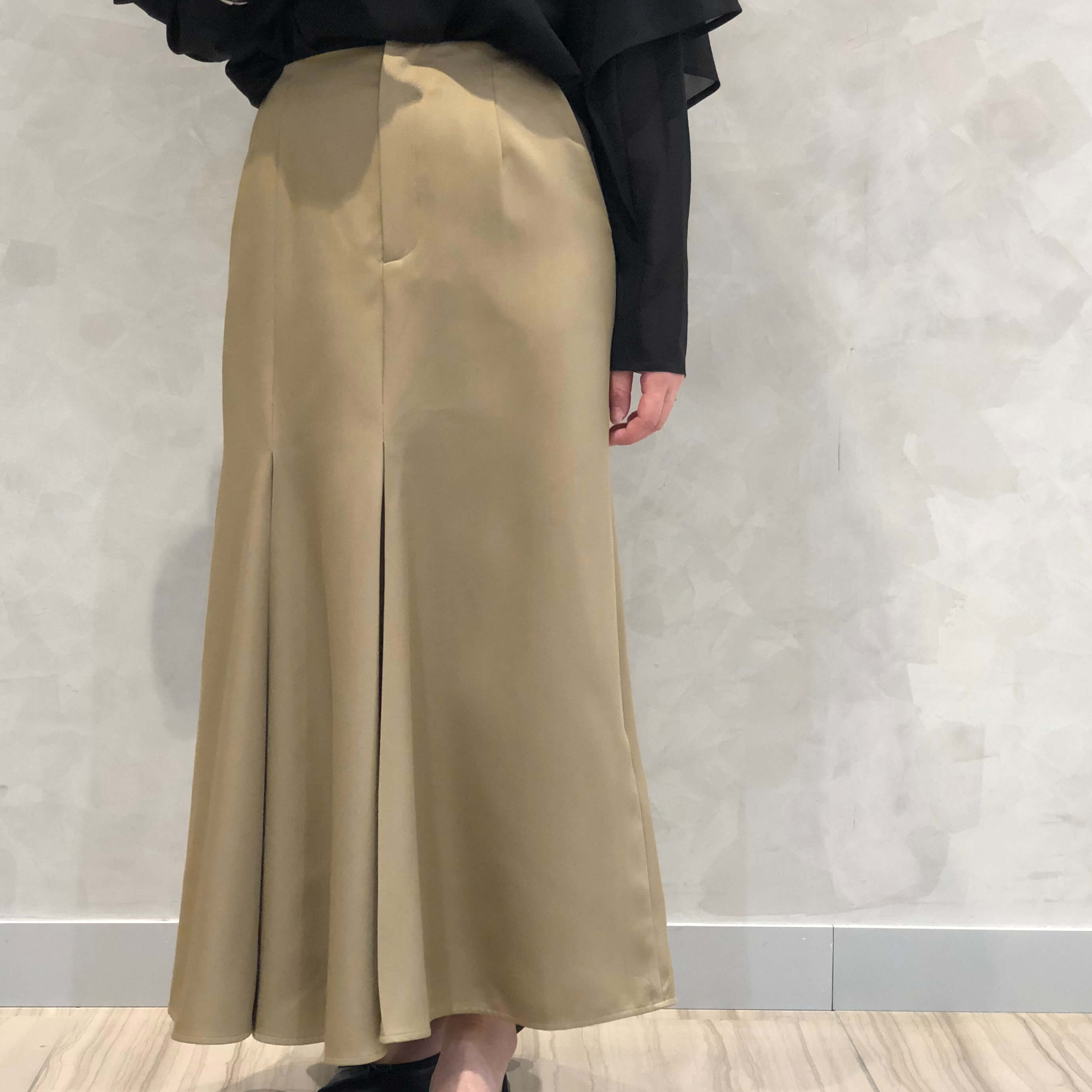 新作入荷情報】アシンメトリータックロングスカート | m-i-d