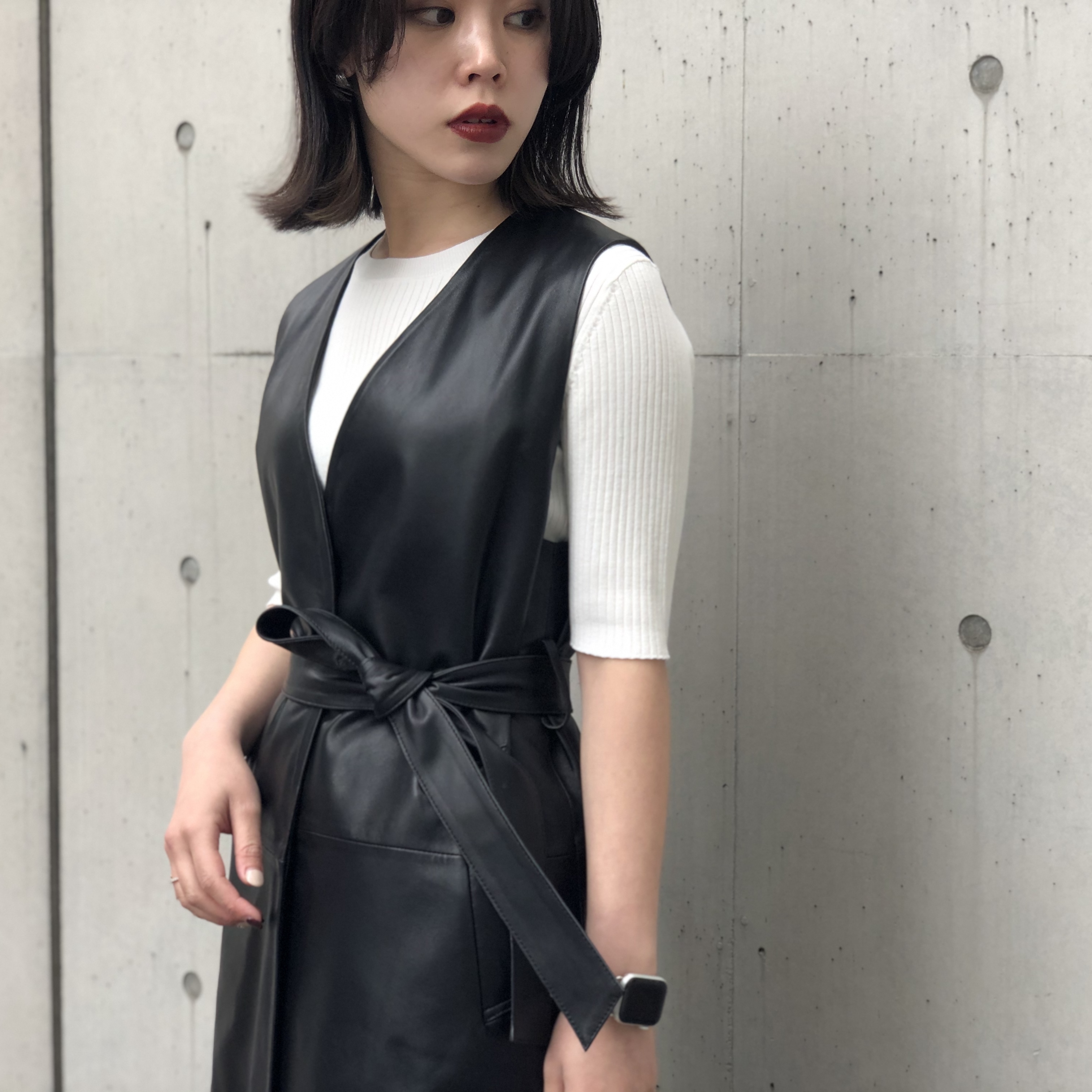 大人の品格 “ネイビージレ”でトレンドコーデ | m-i-d | BLENHEIM