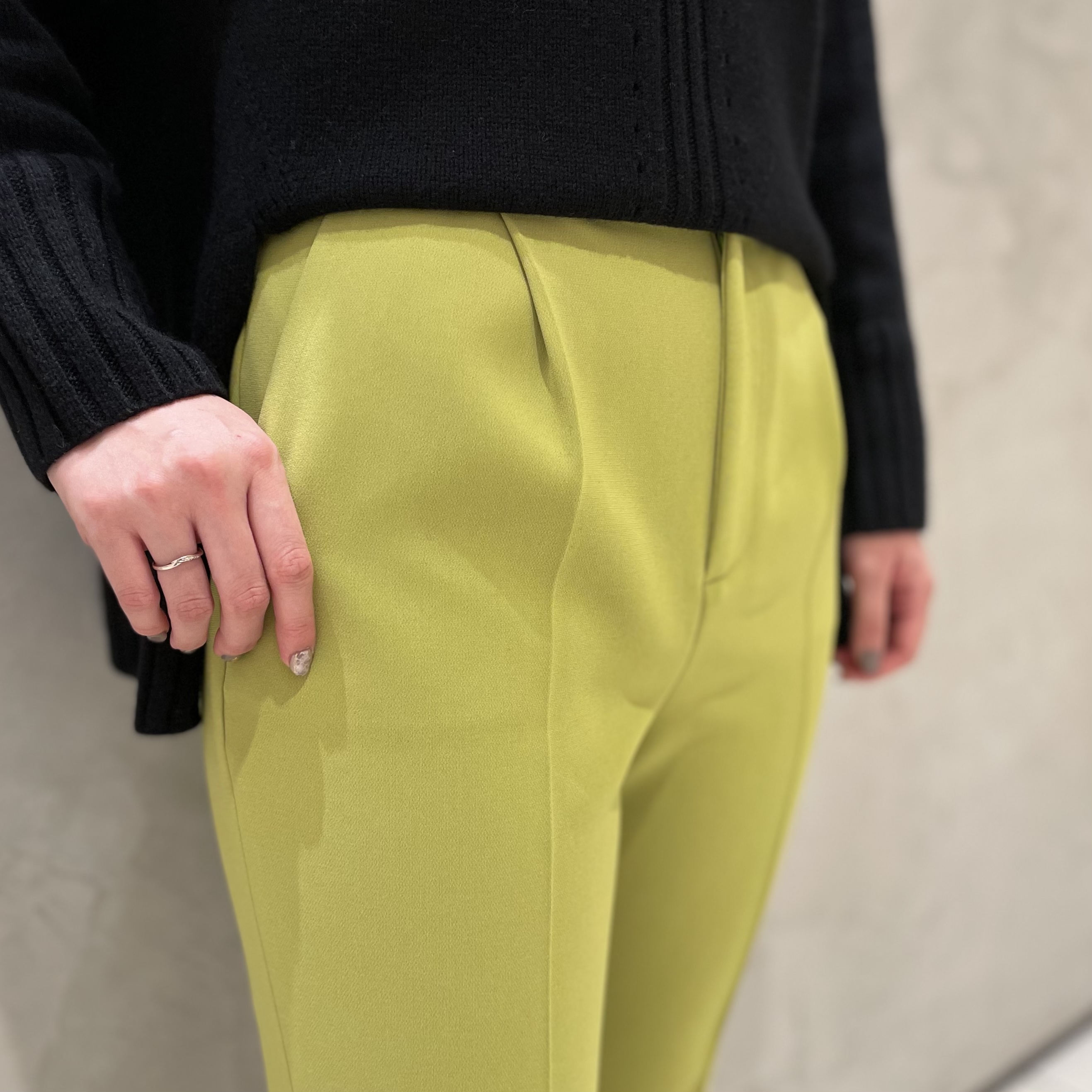王道　定番　人気のテーパードパンツ 6月上旬発送予定 センタープレステーパードパンツ 【shichaku