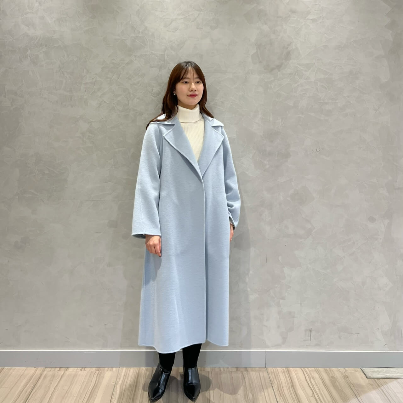 BHスタッフコーデ / 華やぎをプラスするサックスブルーコートで冬