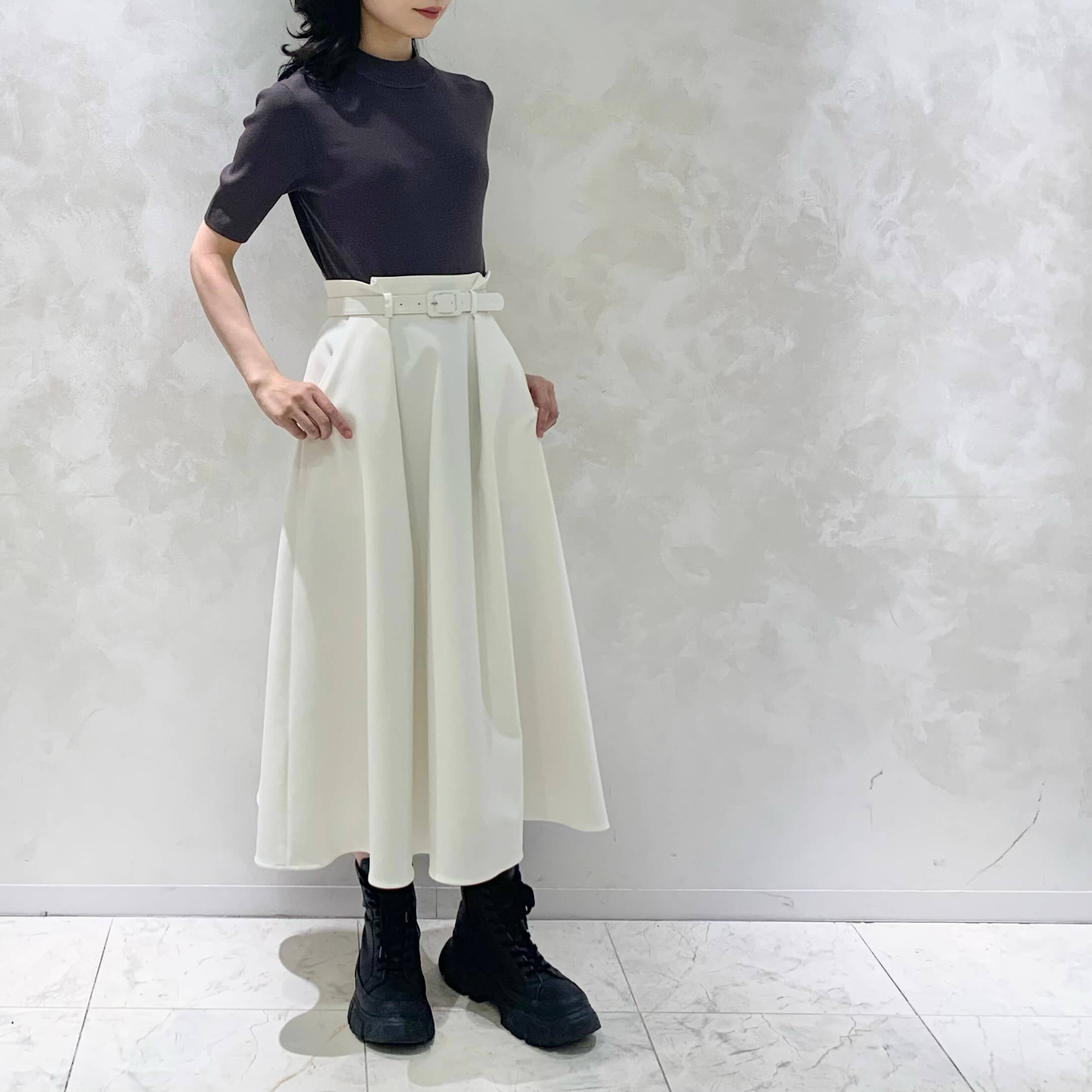 2023AW ブレンヘイム　ベルト付き　タックロングスカート　白 BHスタッフコーデ / 新作“ベルト付きタックフレアスカート”で春も