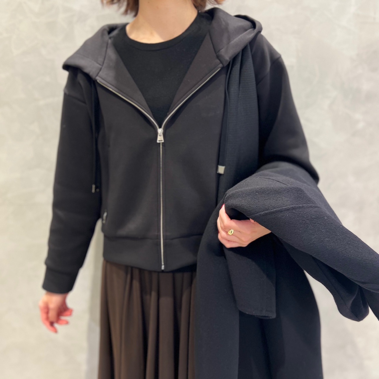 365日コーディネート / 新作の“ダンボールニットジップアップパーカー