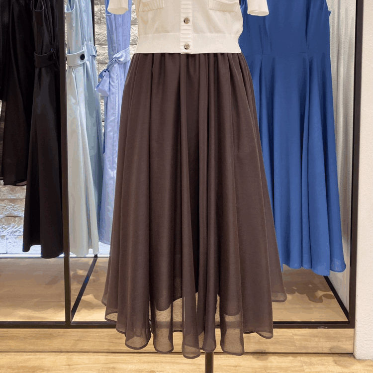 新作のフリル付きジレを店頭よりひと足先にご紹介！ | m-i-d