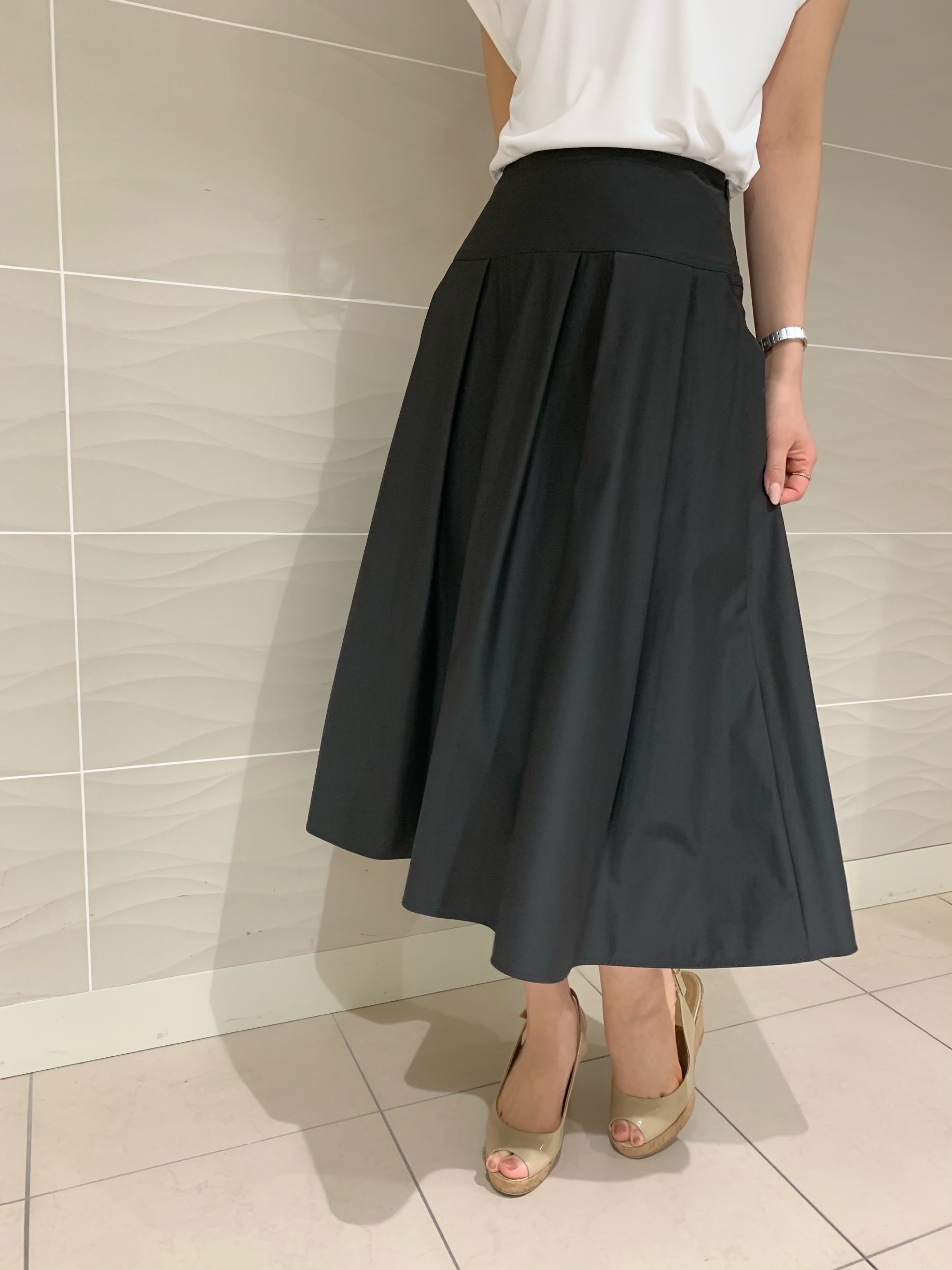 ヨーク切り替えタックスカート | m-i-d | M-PREMIER(エムプルミエ)公式