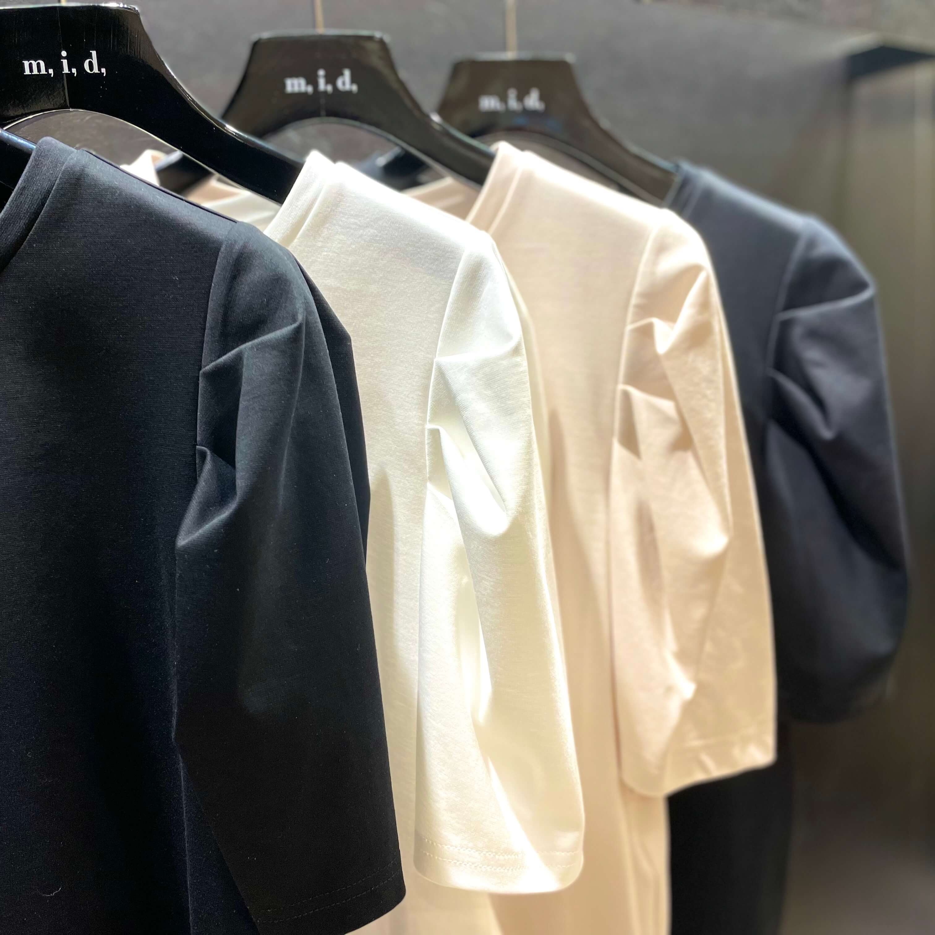 極美品 M-PREMIER パフスリーブ カットソー ブラウス エムプルミエ SALE】暑い日におすすめ！人気のパフスリーブカットソー | m-i-d
