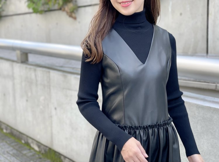 M-premier BLACK　フェイクレザージャンパースカート