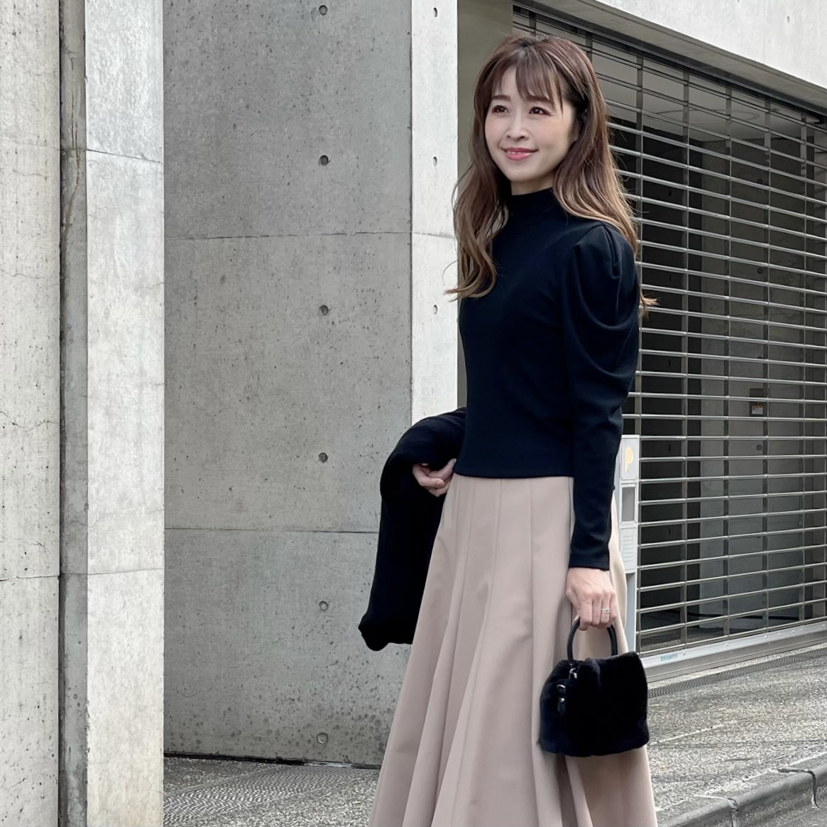 長袖パフスリーブトップスで、アウターなしでも華やかに！ | m-i-d | M