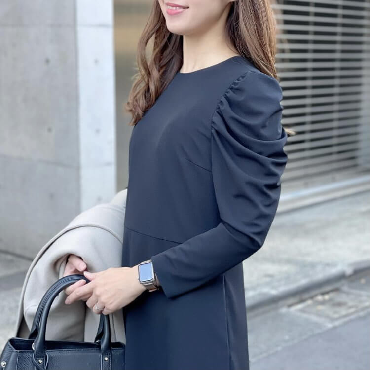 エムプルミエM-Premier BLACKパフスリーブ切替フレアワンピース38 上品なシルエットとトレンドのパフスリーブが人気