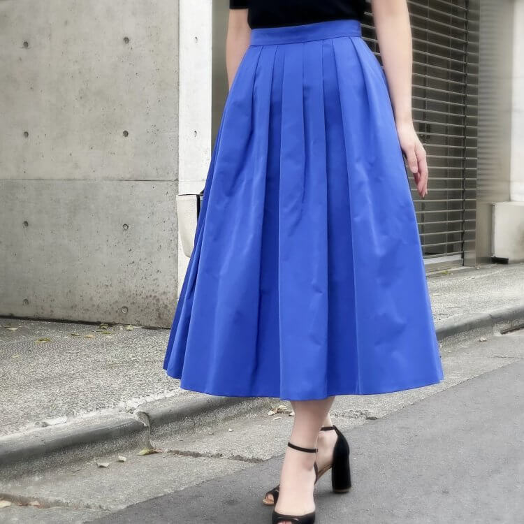 ダブルクロスタックフレアスカート＞はe-shoppingに近日入荷予定