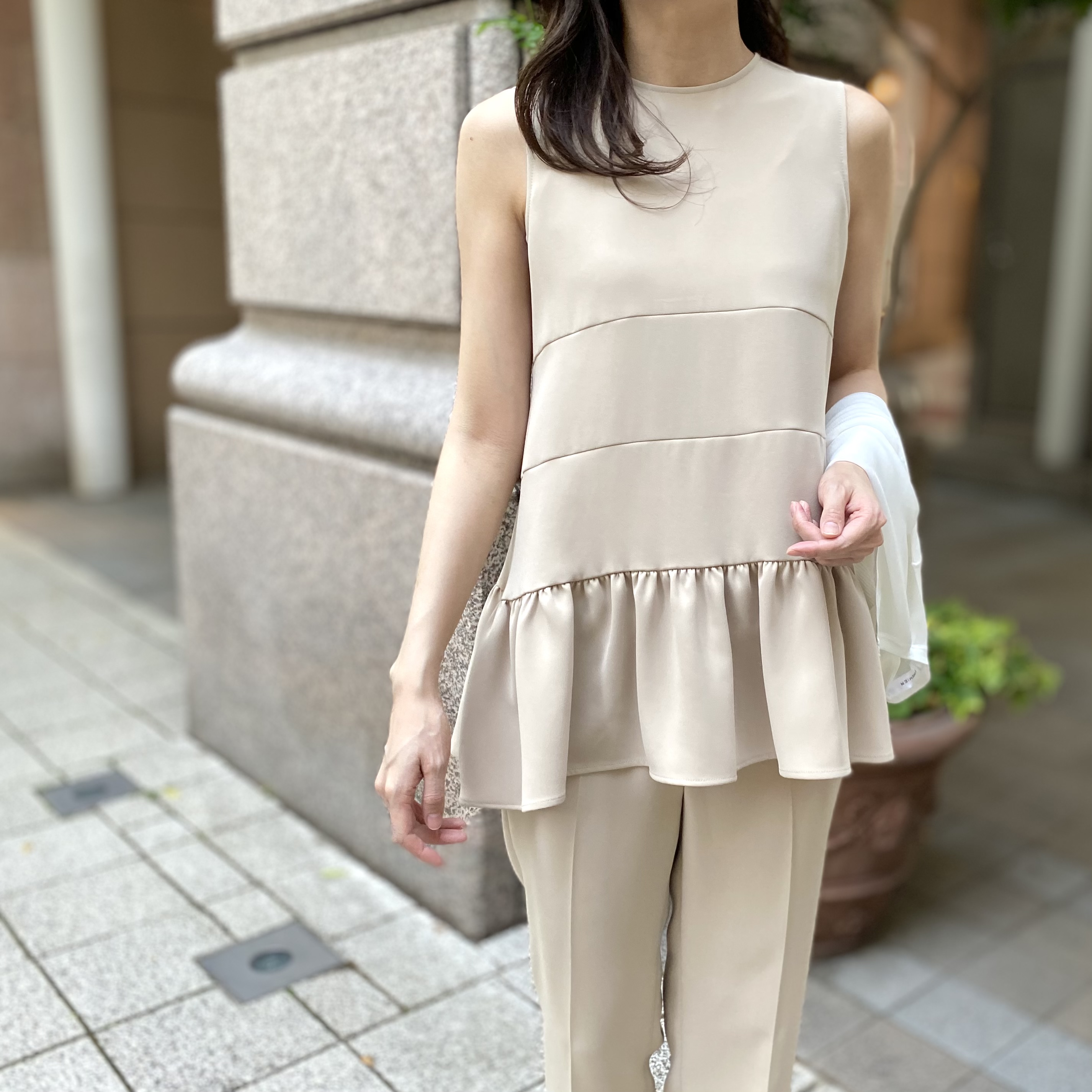 ベージュで甘さをプラスして！エレガントなセットアップコーデ | m-i-d