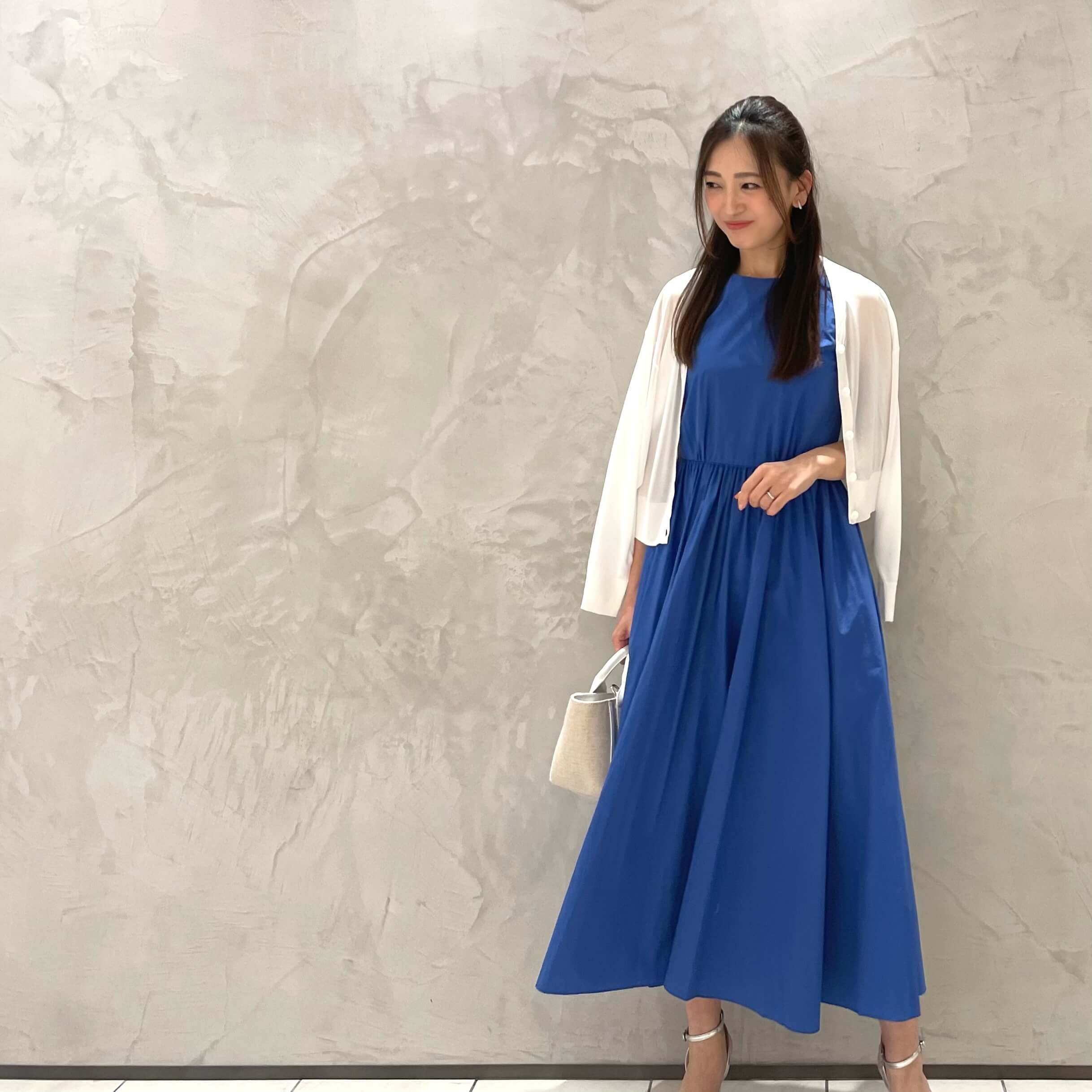 初夏を彩る華やかなブルーワンピース！ | m-i-d | M-PREMIER(エム