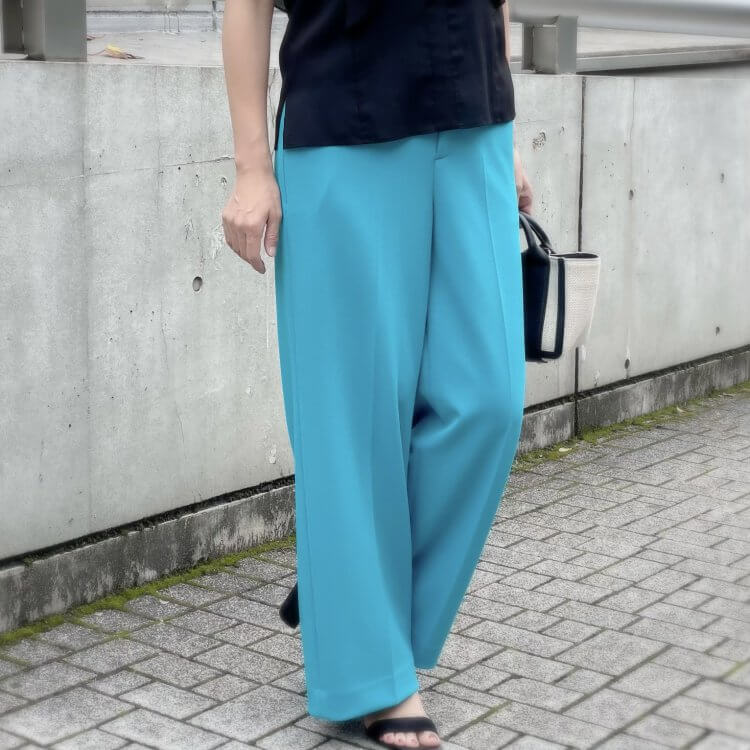 ニットジョーゼットセンタープレスワイドパンツ＞はe-shoppingに近日