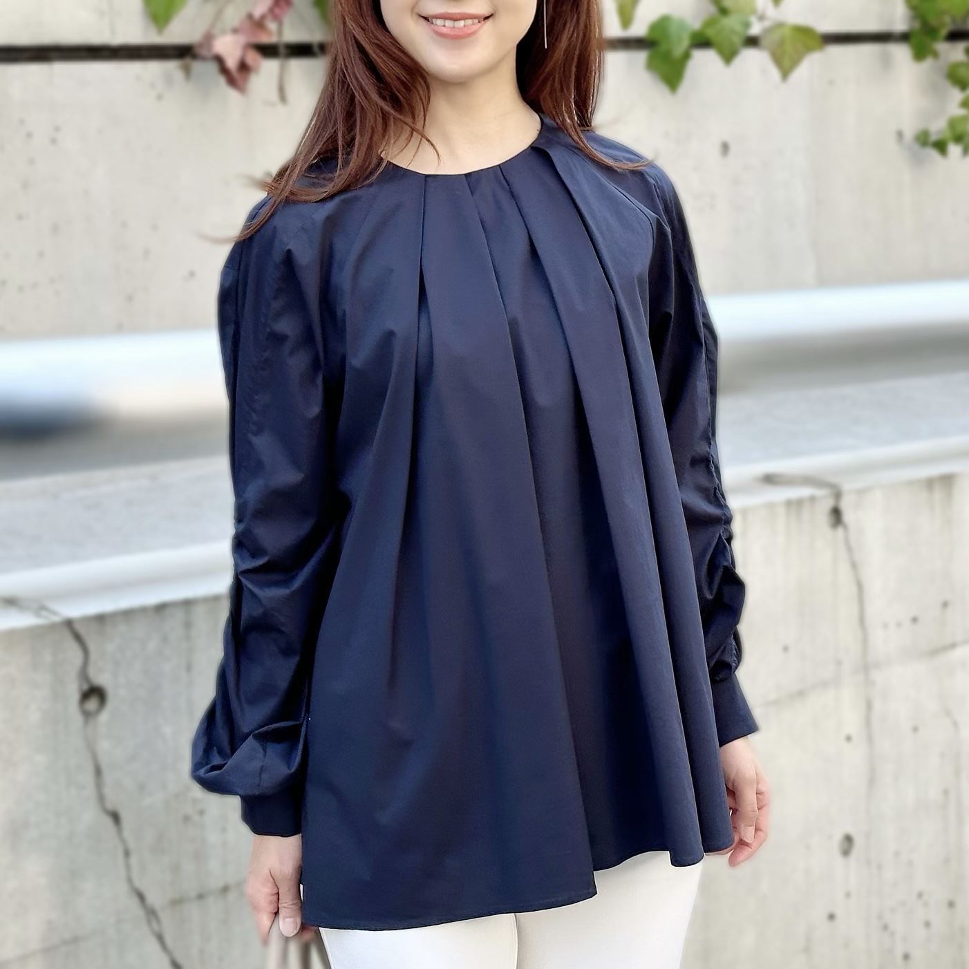 やっぱり春も定番ネイビーが活躍！きちんと見えを叶える春ブラウス
