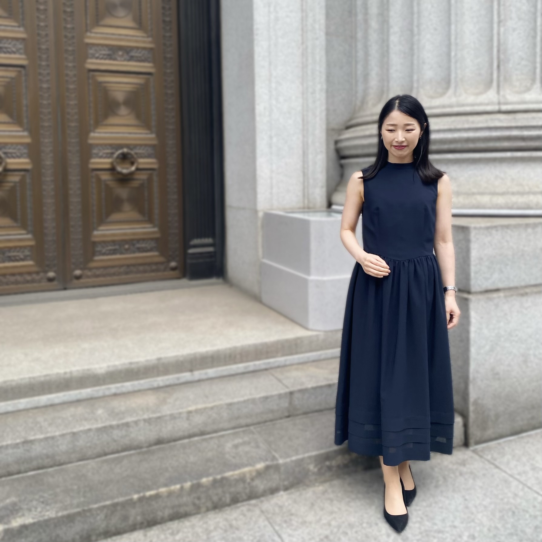 エムプルミエ　ワンピース　ネイビー　34 ネイビー×シアーでシックに着こなす涼やかワンピース | m-i-d