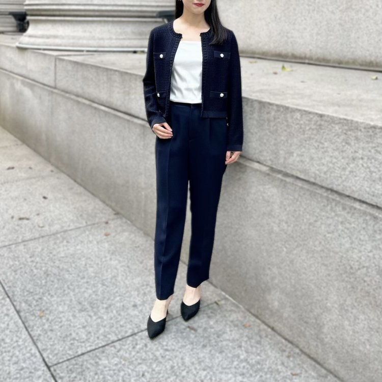 さらりとした上質な肌触りが魅力！フロントホックデザインニット