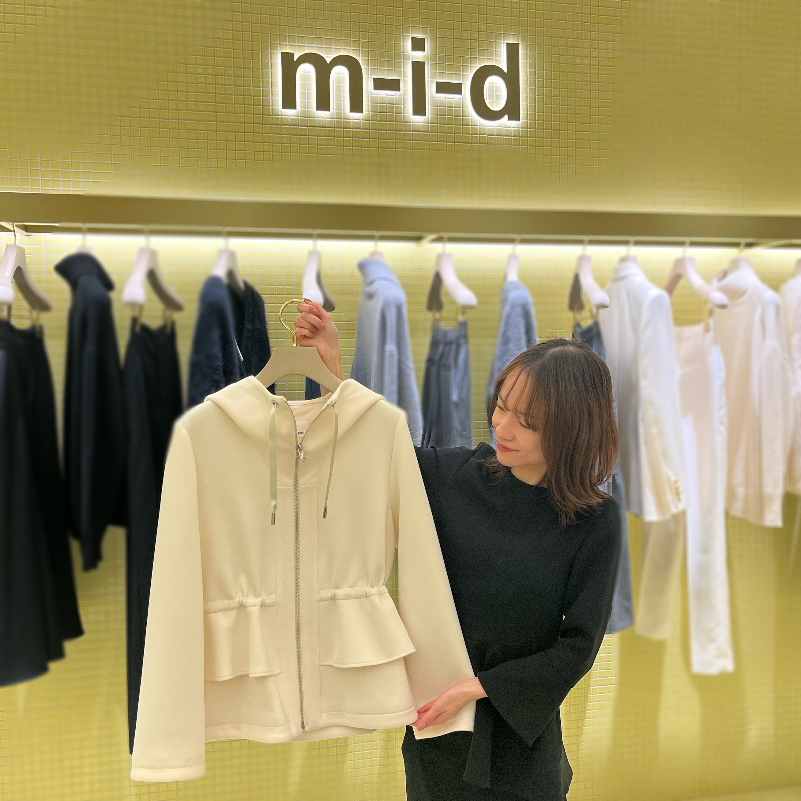 RECOMMEND ITEM / 今すぐ着れるペプラムブルゾンがオススメです