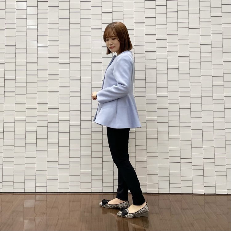 M-PREMIER Super100’s ペプラムショートコート PETIT】サックスブルーを差し色に！ペプラムショートコートで叶える