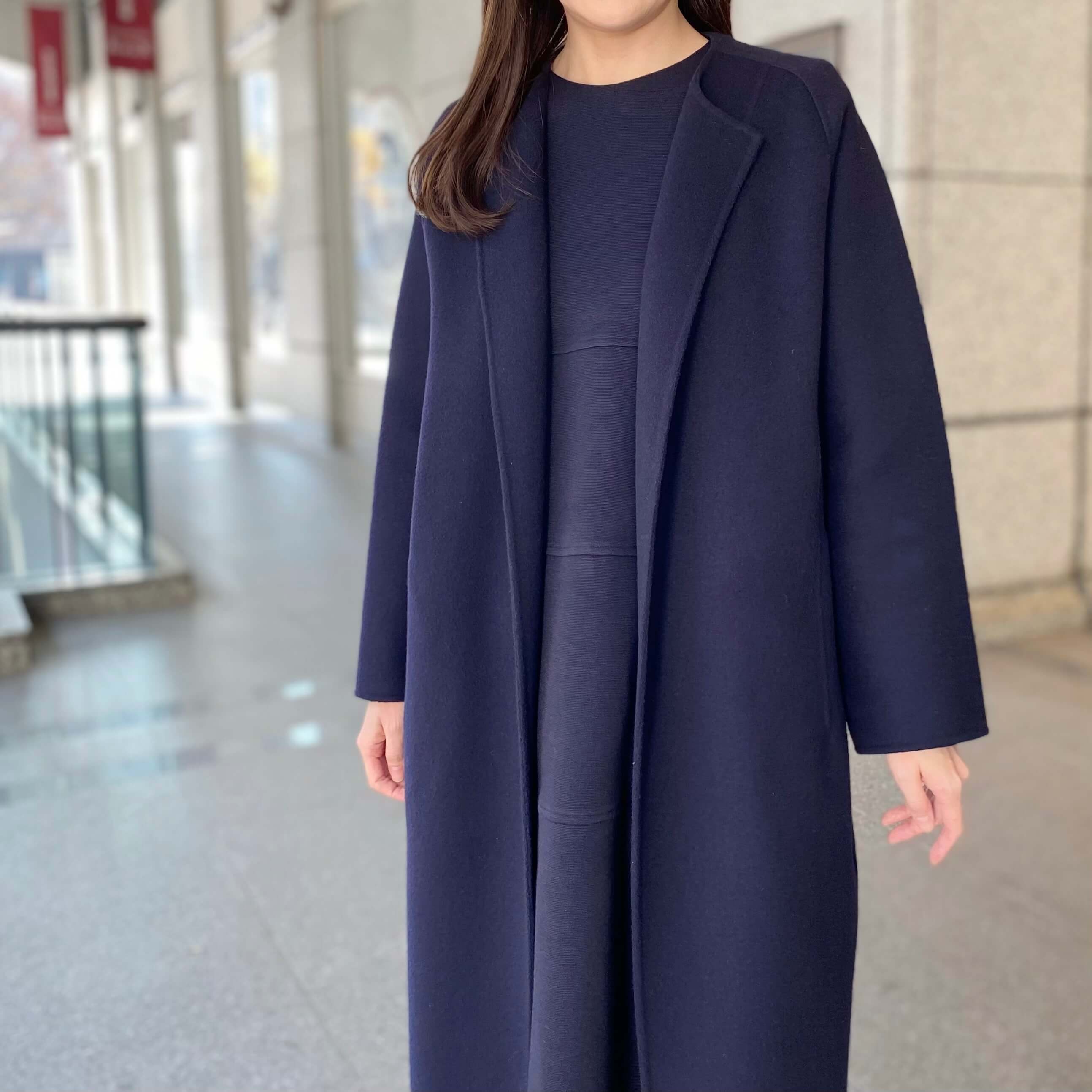 上品見えが叶う！切替デザインAラインワンピースはネイビーを選んで