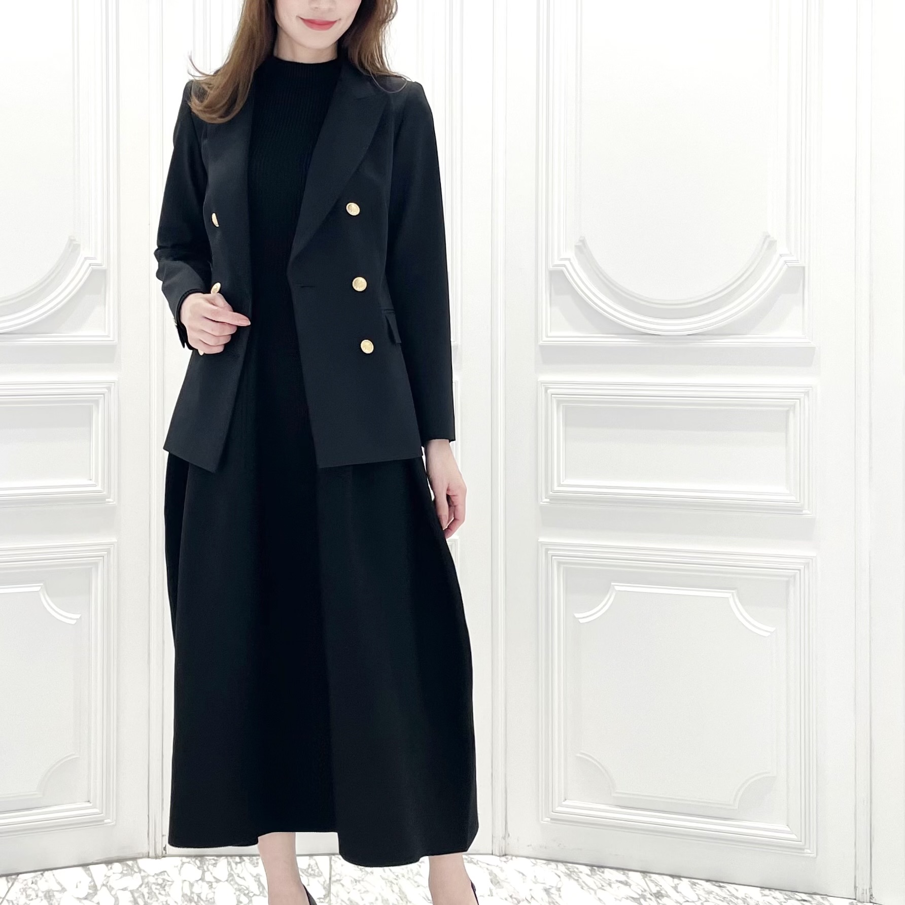 大人の綺麗めモードスタイル！メタルボタンジャケットでキレのある