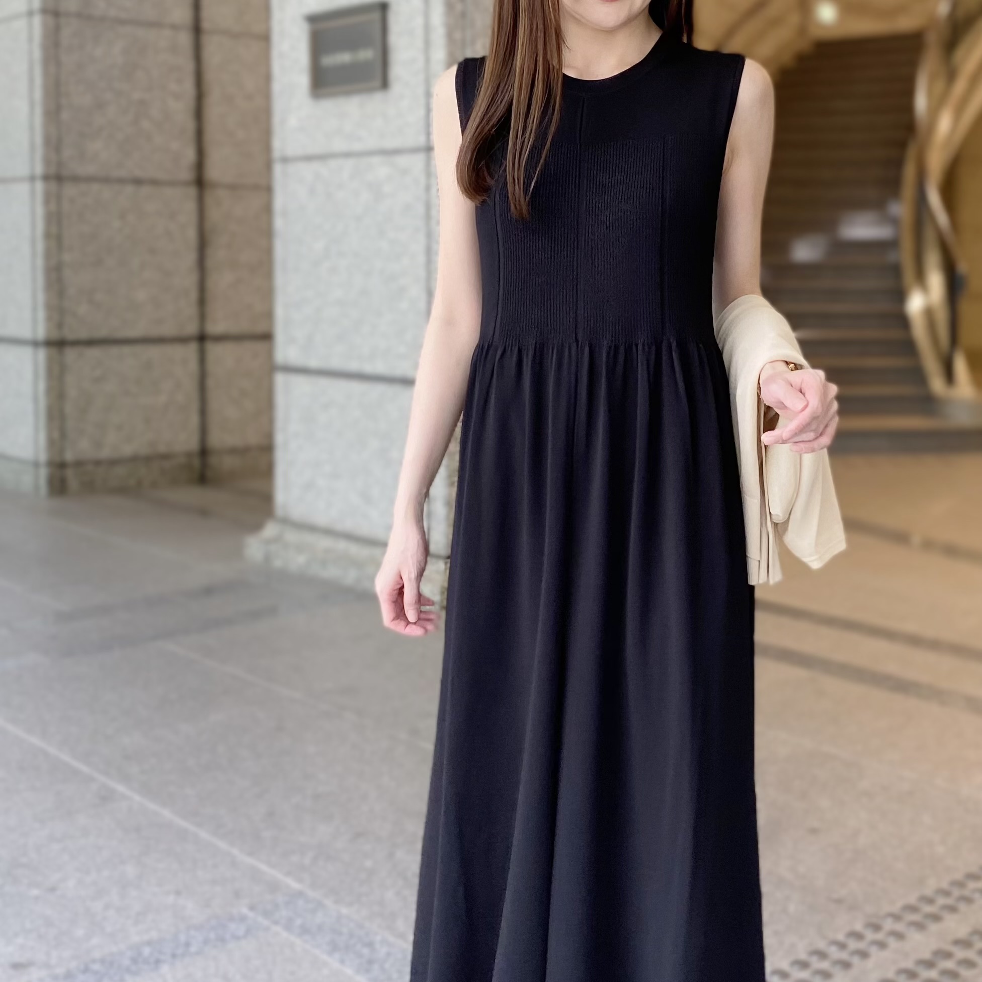 暑い日でも快適な着心地が叶う！ノースリーブリブデザインニット