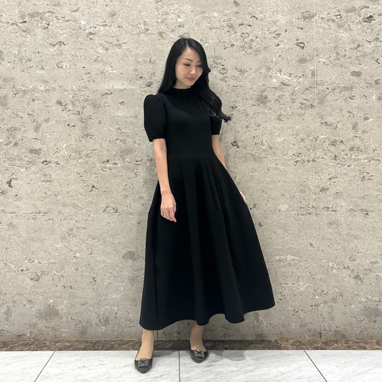 晩夏から秋にお勧めワンピース 最旬！秋新作アイテムの晩夏コーデ】美シルエットニットワンピで秋を