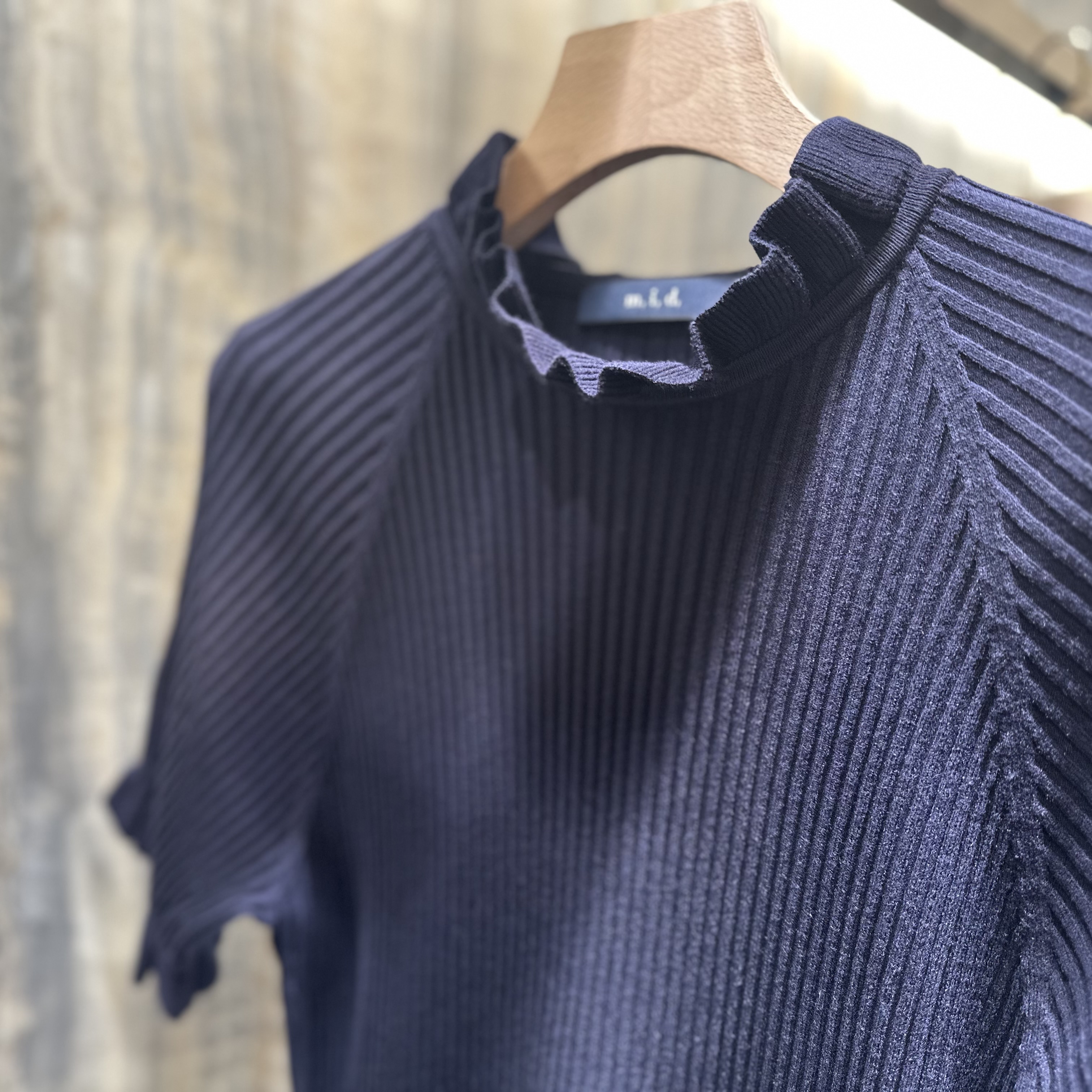 【M】エムプルミエ　フリルデザイン長袖リブニット m,i,d, navy” / フリルデザインハーフスリーブリブニットの限定