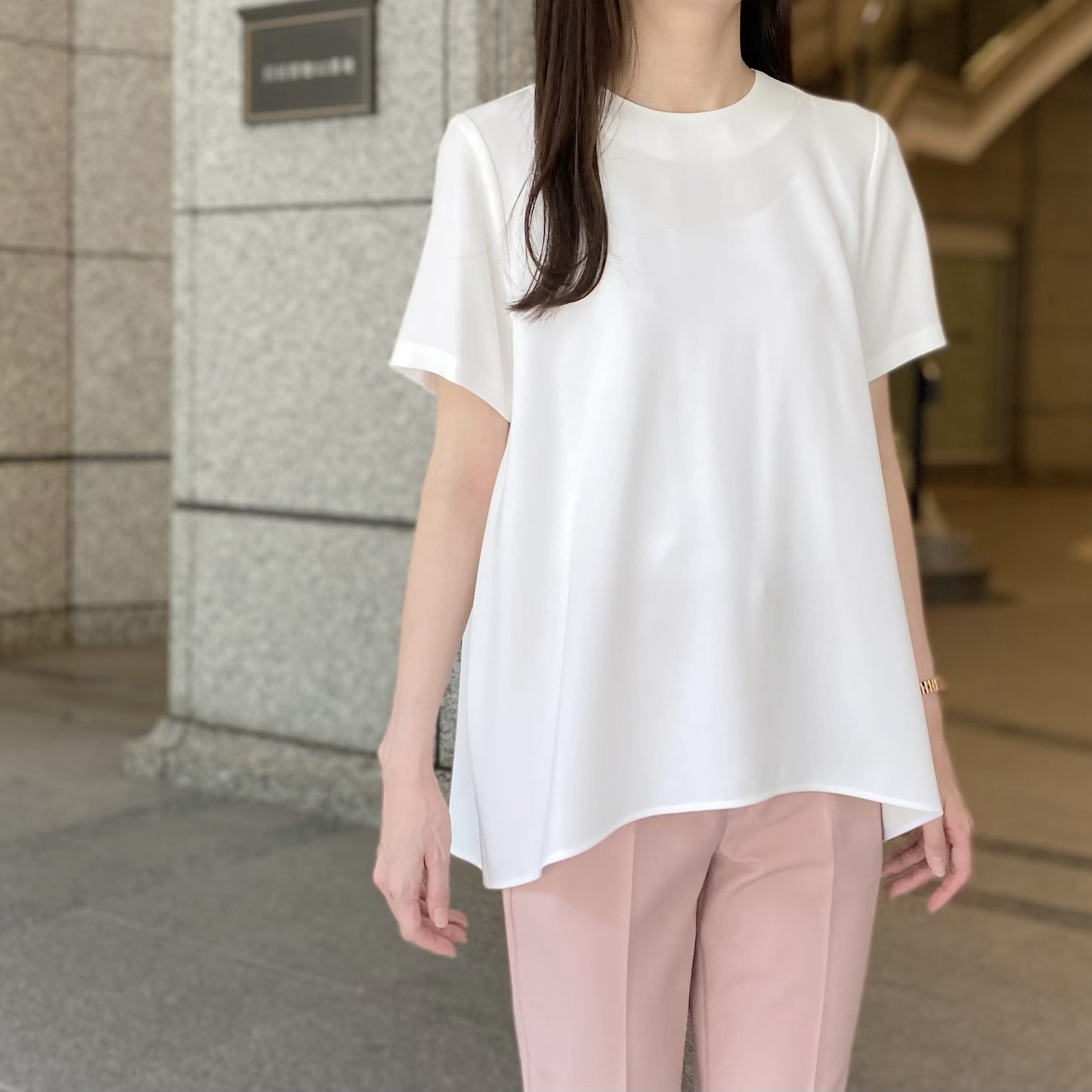 先週の人気アイテム＜バックギャザー切替ブラウス＞のコーディネートを