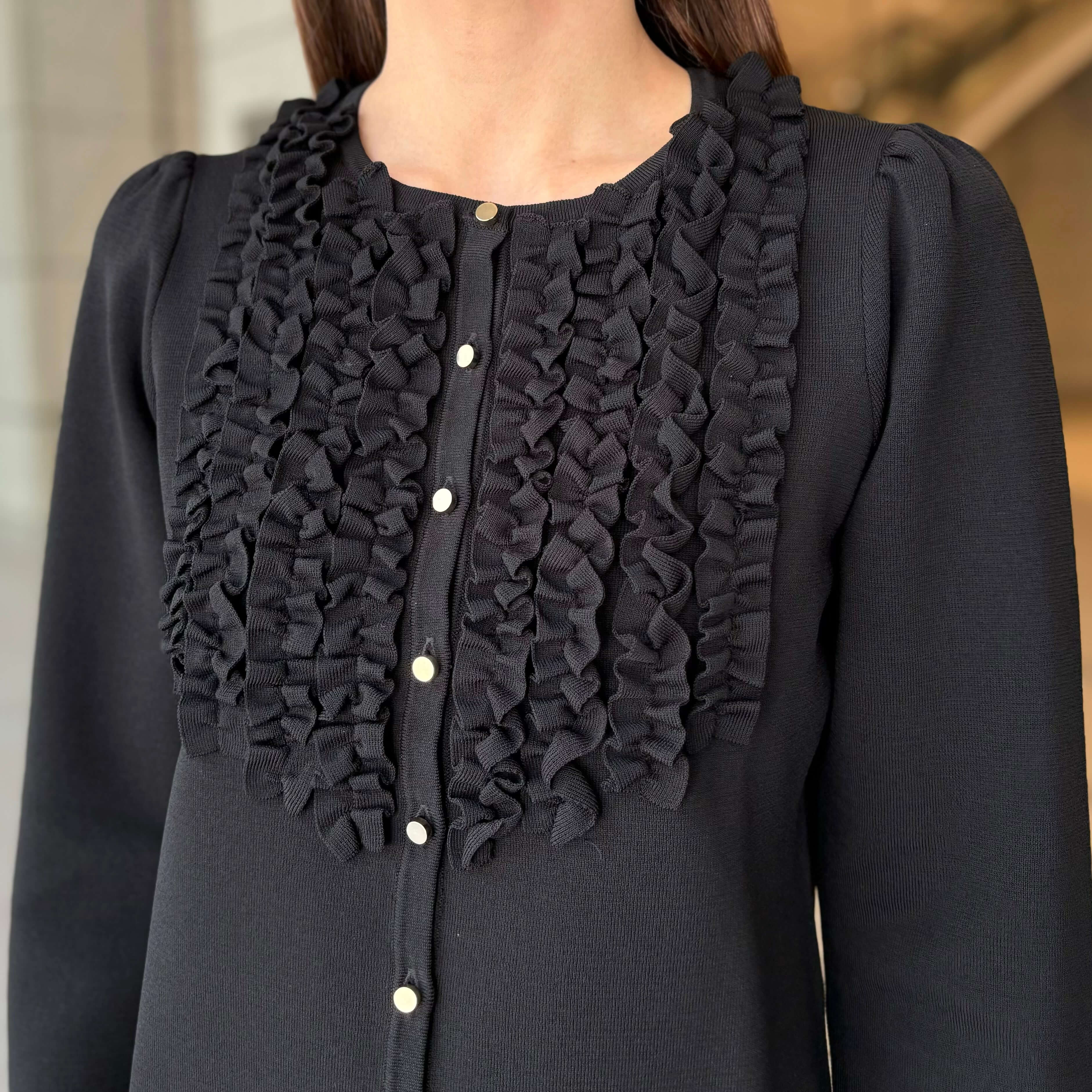 【美品】M-PREMIERメタルボタンフリルニットカーディガン　37,400円 エレガントスタイルが叶うメタルボタンフリルニットカーディガン