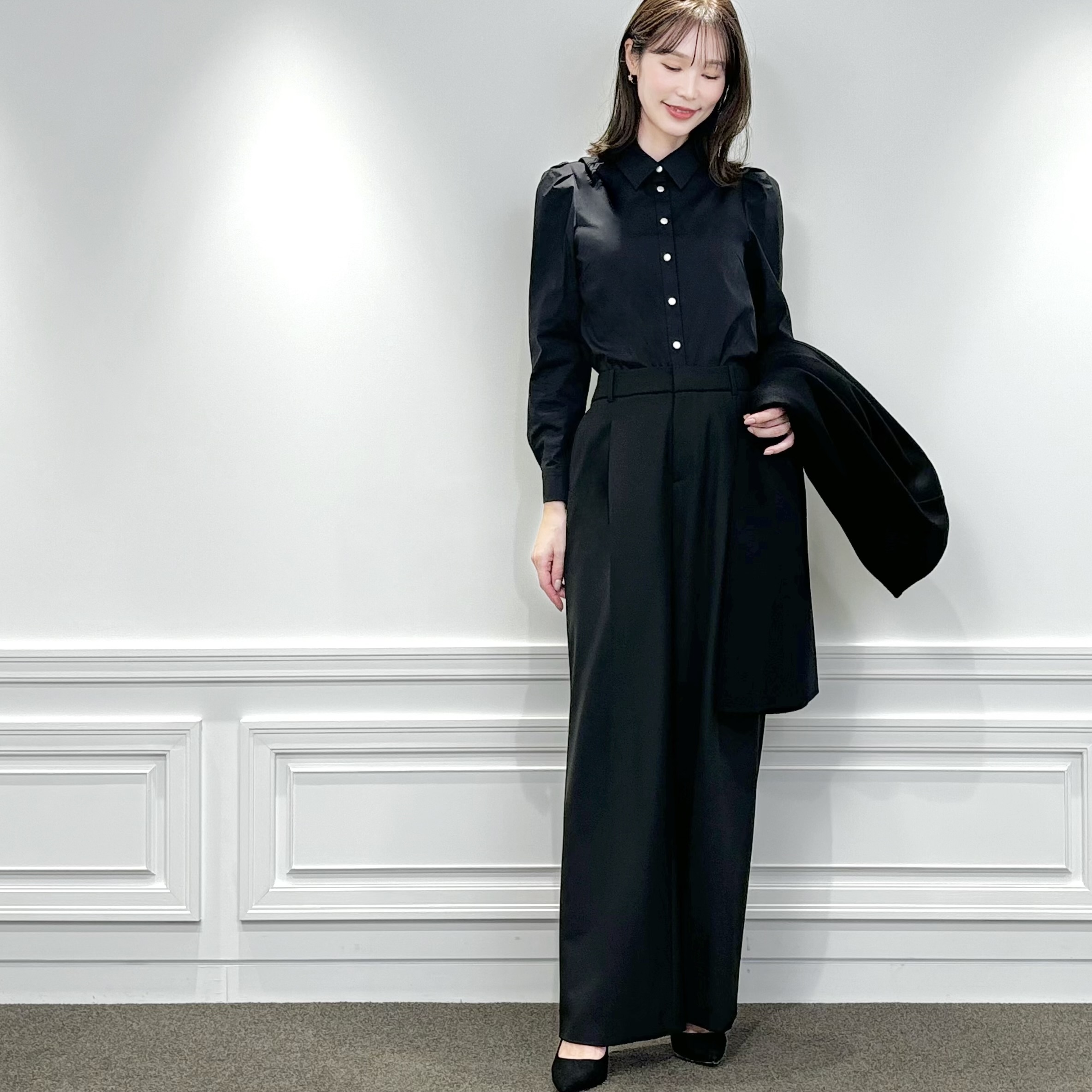 長め丈ワイドパンツで”高身長活かすIラインシルエット”の洗練ブラック