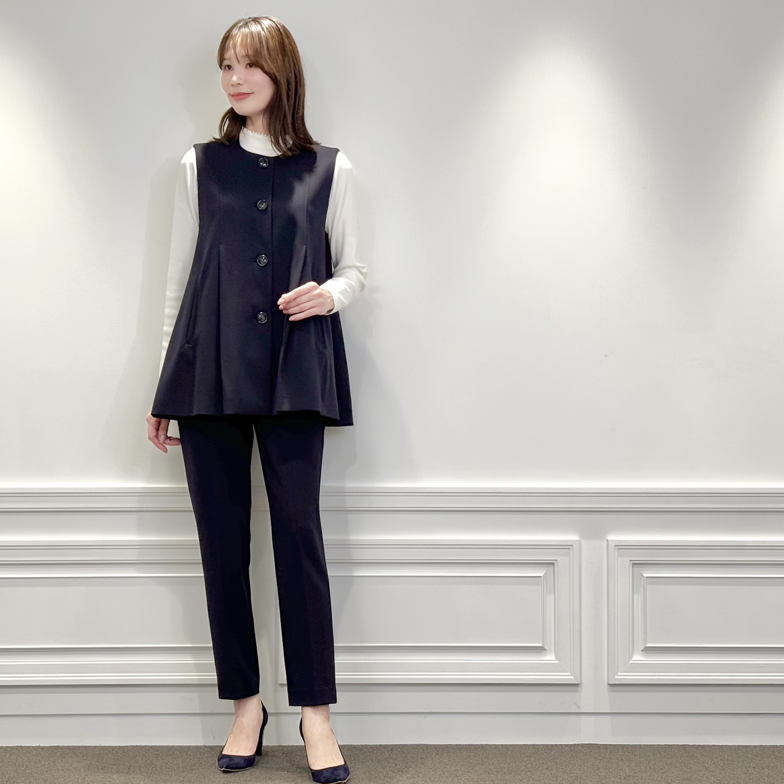 年始の仕事始めや新年会には”信頼のネイビーカラー”で気品纏う