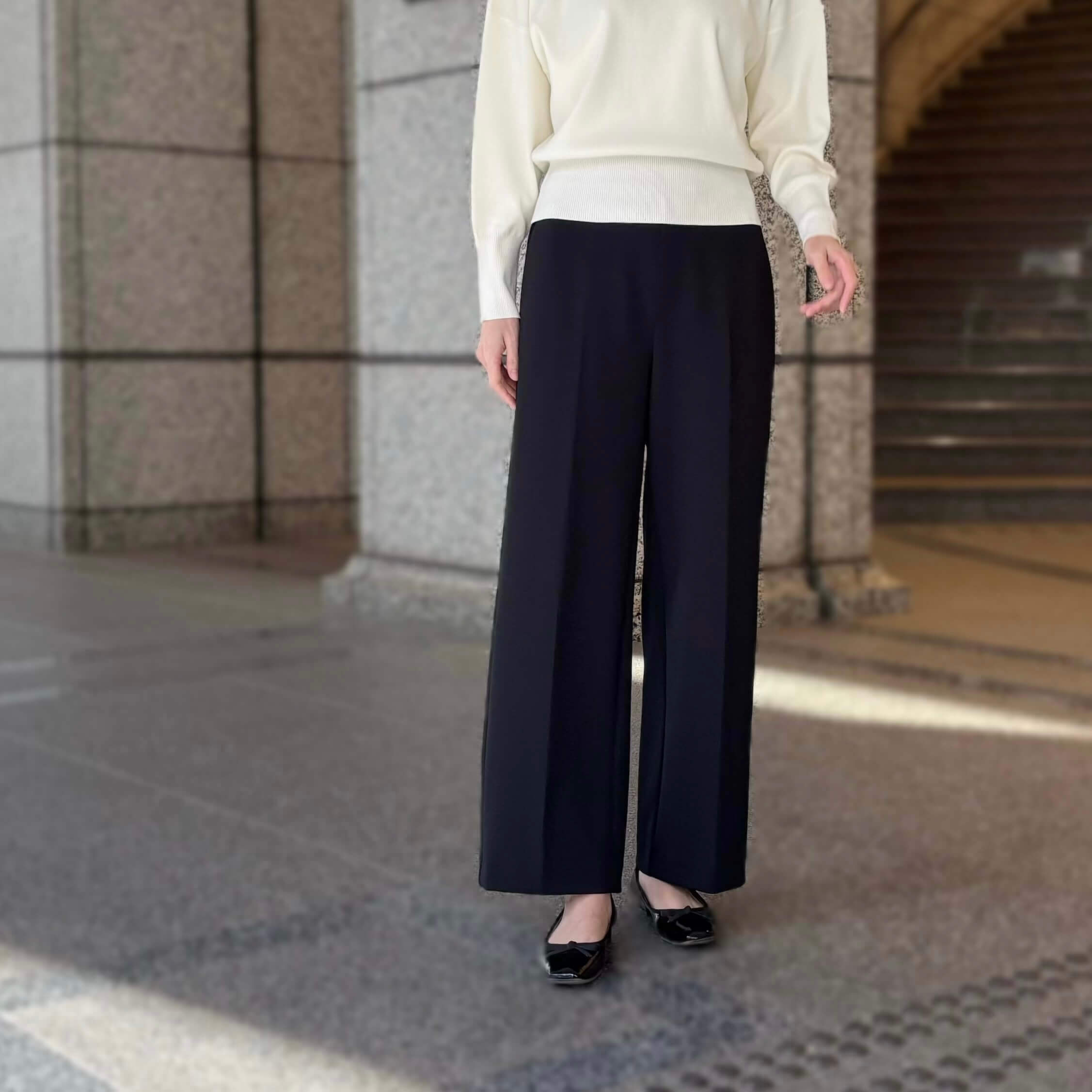 エムプルミエ ブラック 今期 新品未使用 パンツ　ネイビー　36 M-PREMIERの名品アイテム＜2WAYナイロンストレッチパンツ＞の