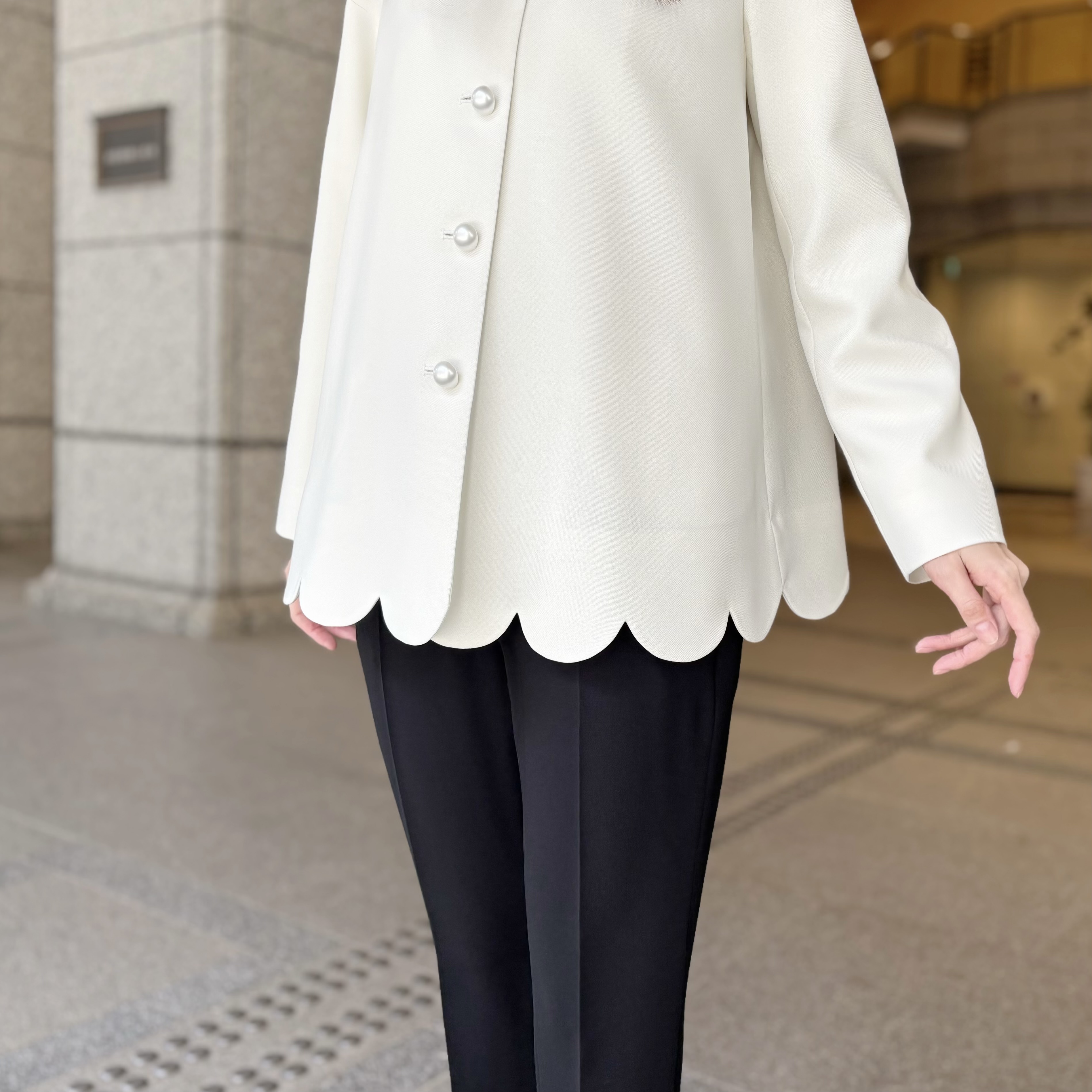 エムプルミエ2025春新作 パールボタンスカラップヘムジャケット