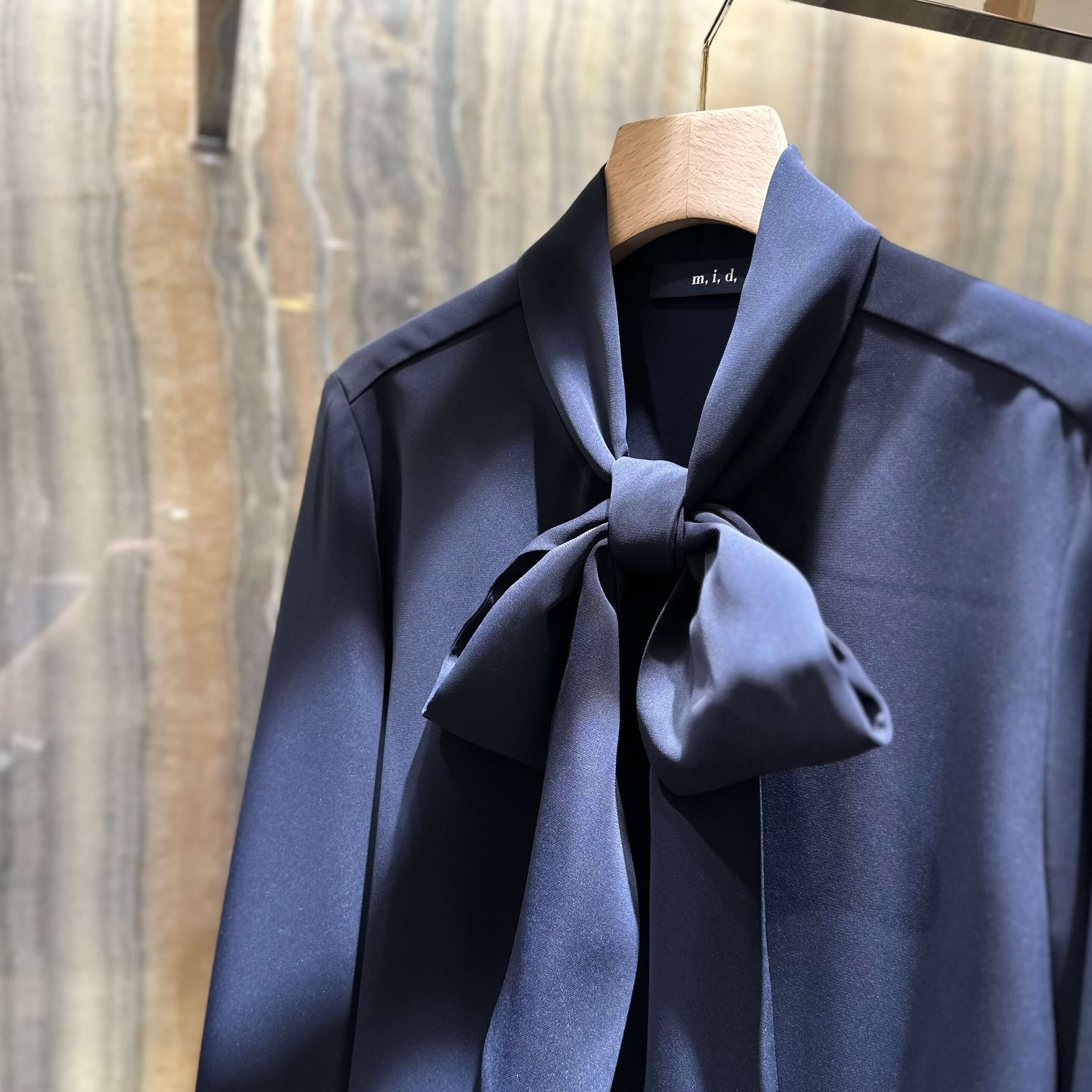 m,i,d, navy / 新作ボウタイブラウスが入荷いたしました