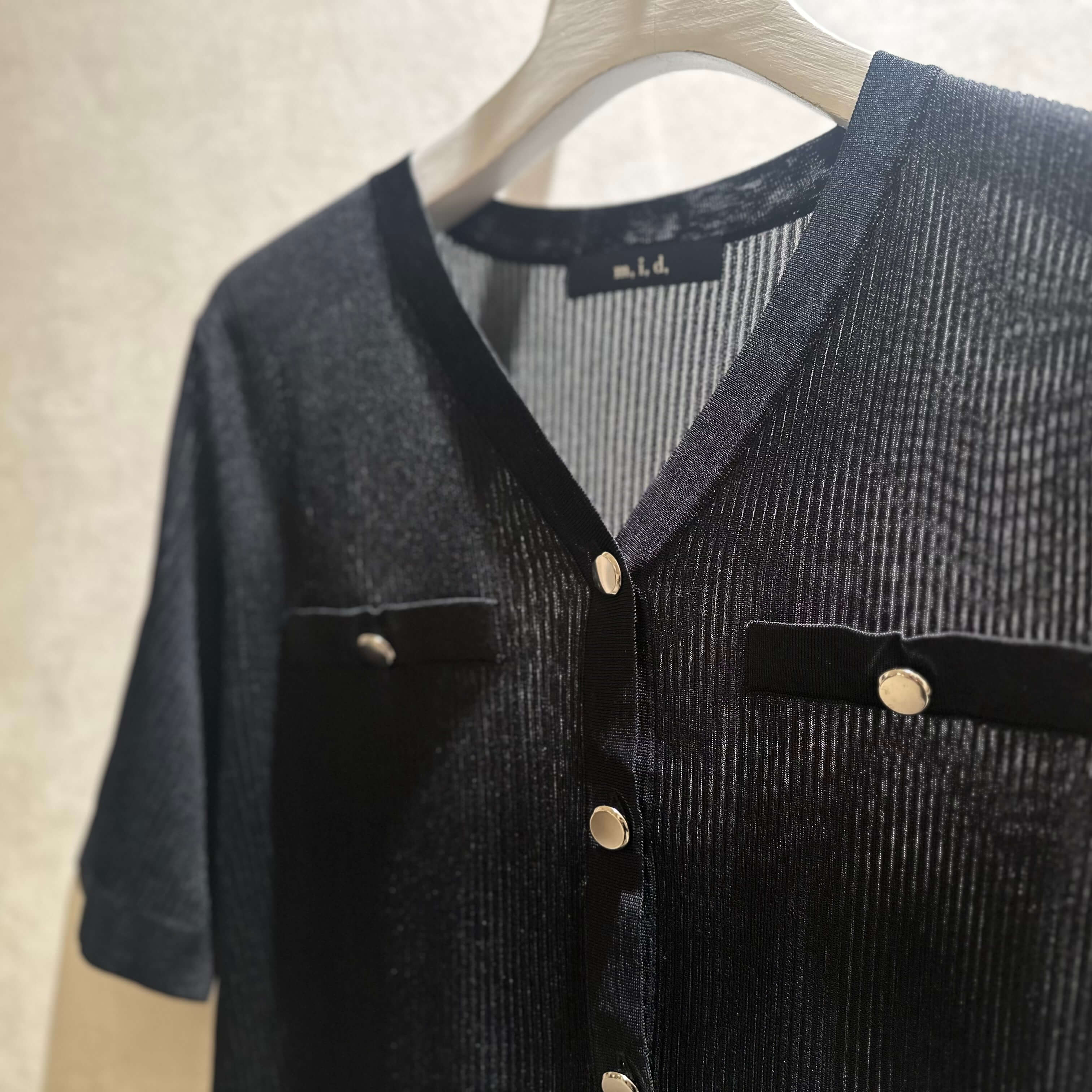 m,i,d, navy / Vネックリブ半袖シアーカーディガンが入荷いたし