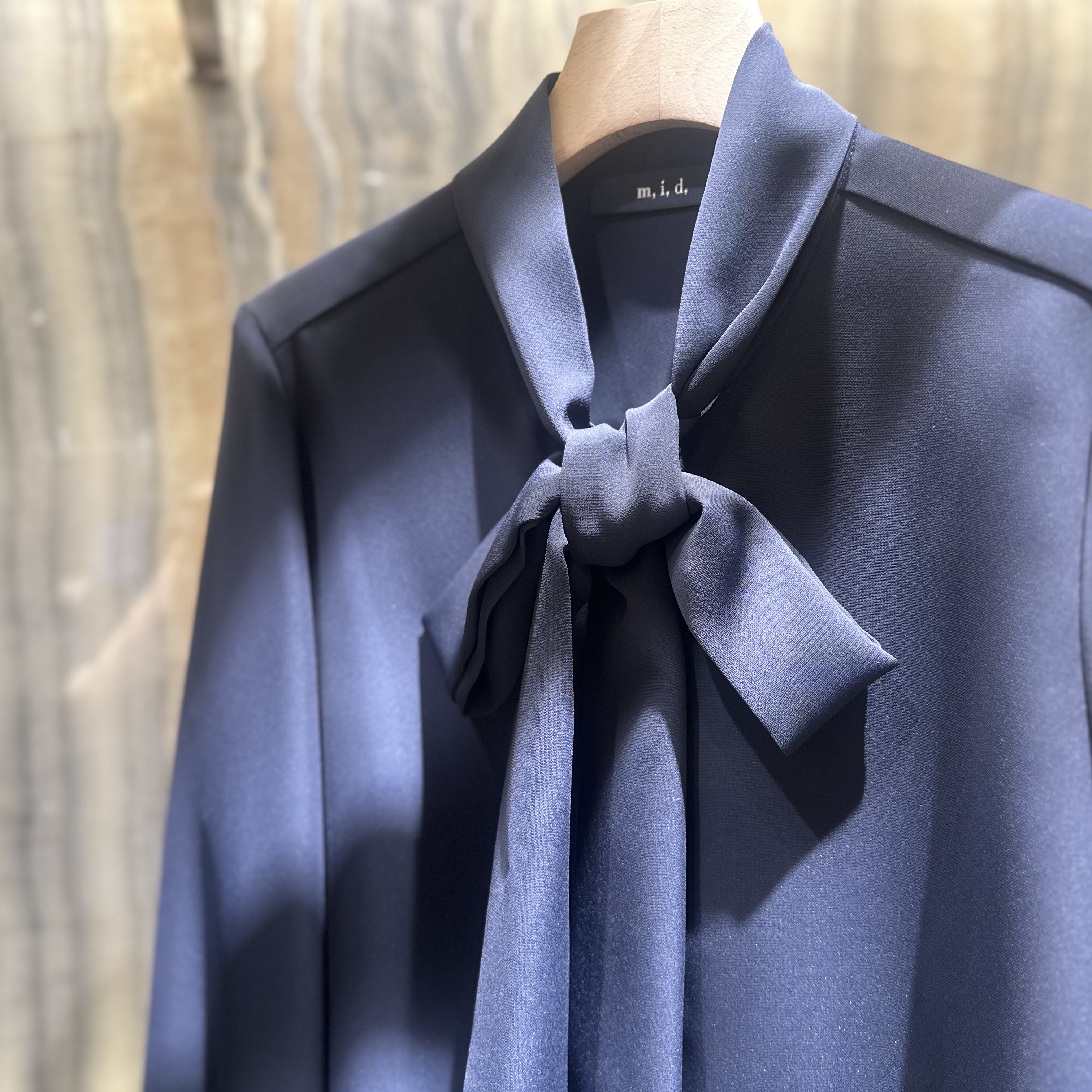 エムプルミエ　ブラウス m,i,d, navy / ボウタイブラウスの限定カラーネイビーが入荷しま