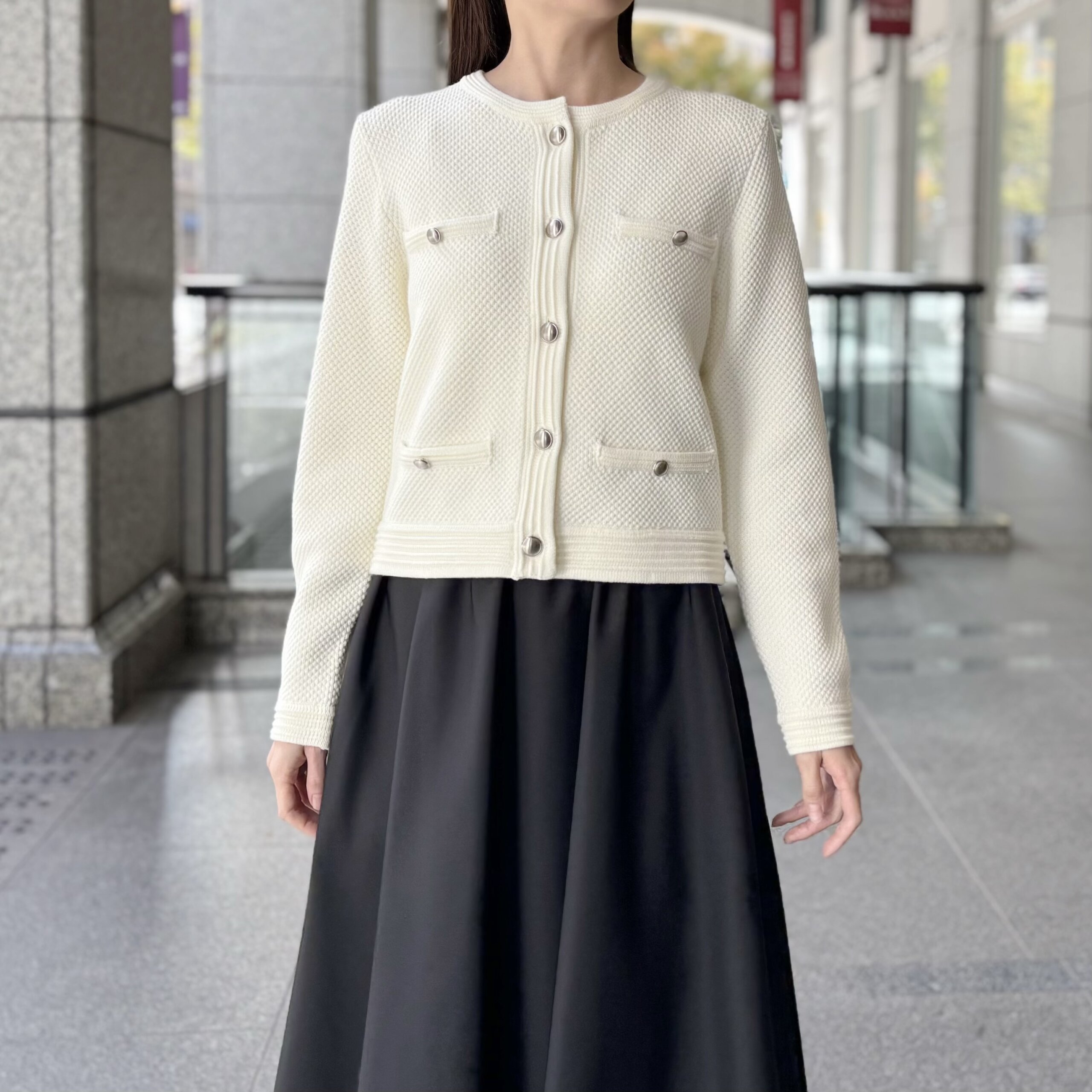 お仕事にもお出かけにも。大人が選びたい上品ニットジャケット | m-i-d