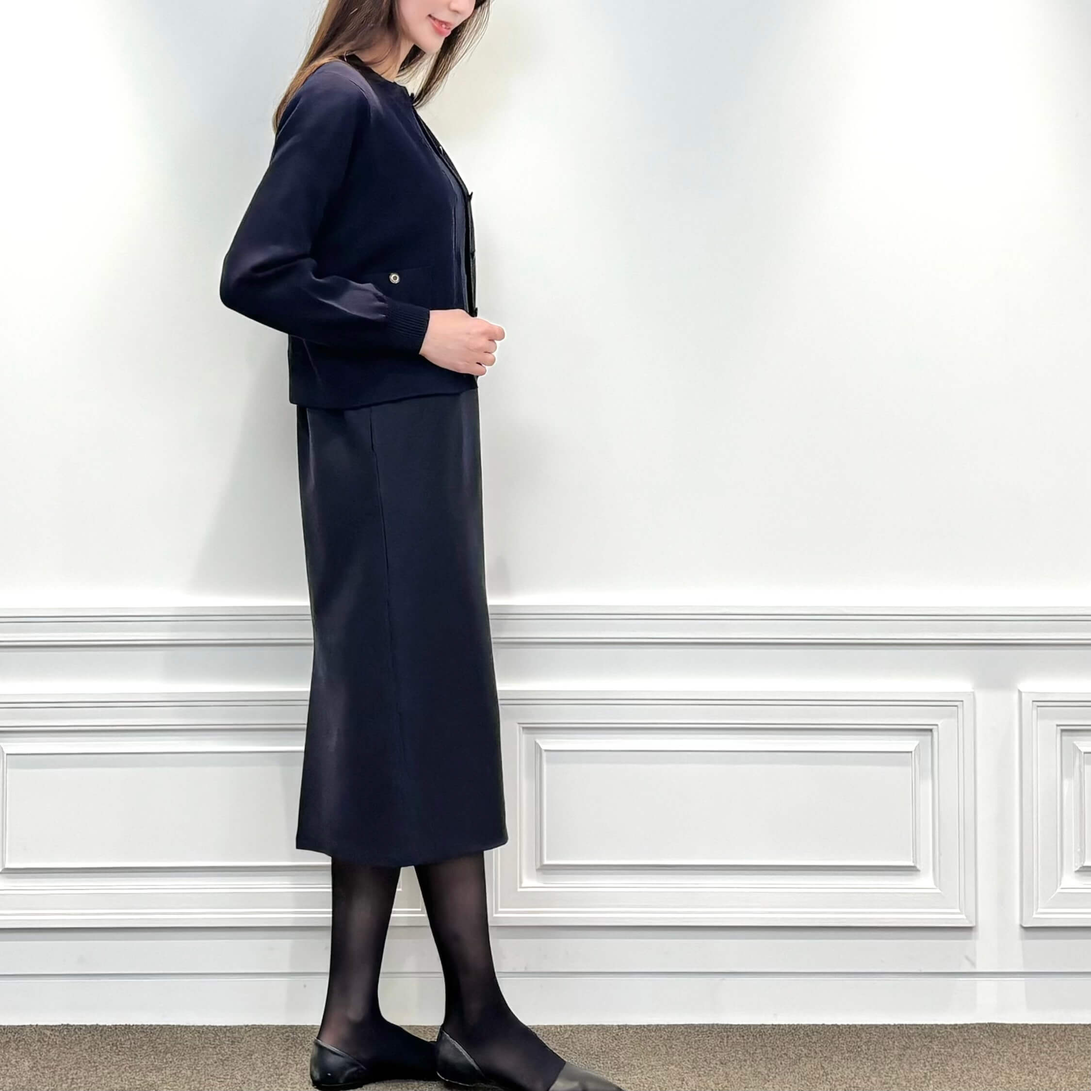 迷った朝に頼れる、大人の上品見え叶うネイビーワンピーススタイル